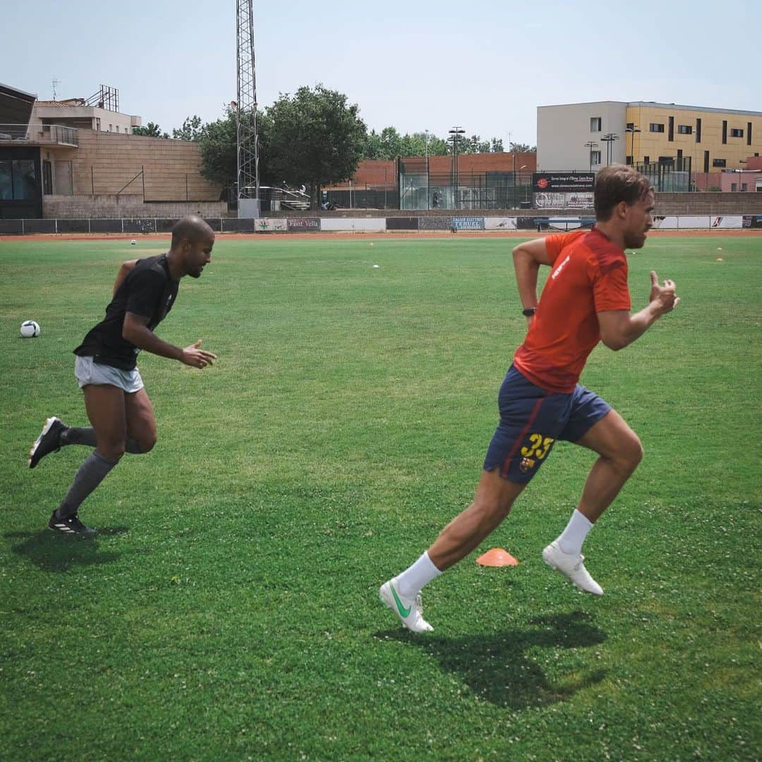 マルク・ムニエッサさんのインスタグラム写真 - (マルク・ムニエッサInstagram)「Training session with my 4 sons⚽️😍」6月23日 20時37分 - muniesa