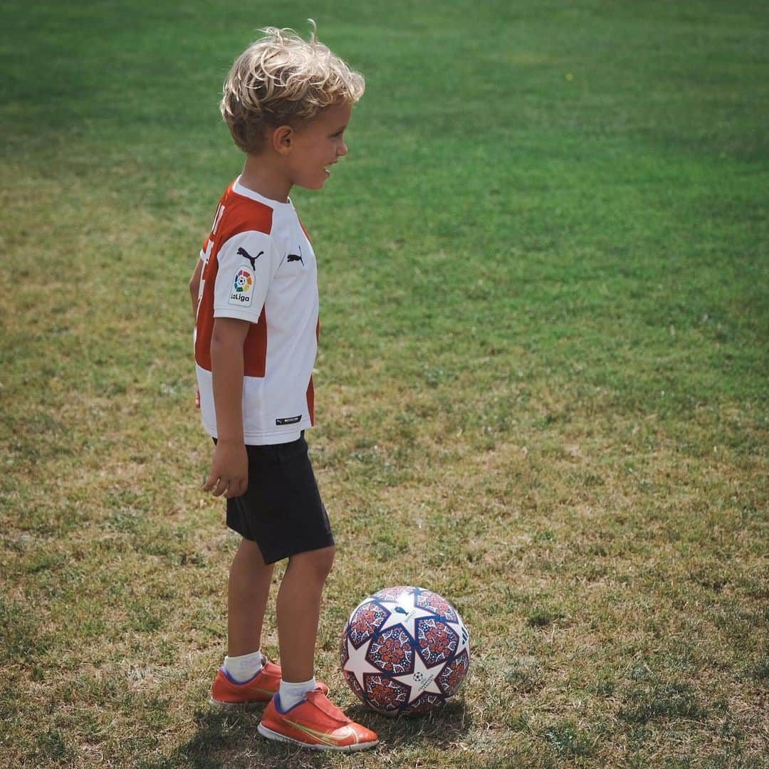 マルク・ムニエッサさんのインスタグラム写真 - (マルク・ムニエッサInstagram)「Training session with my 4 sons⚽️😍」6月23日 20時37分 - muniesa