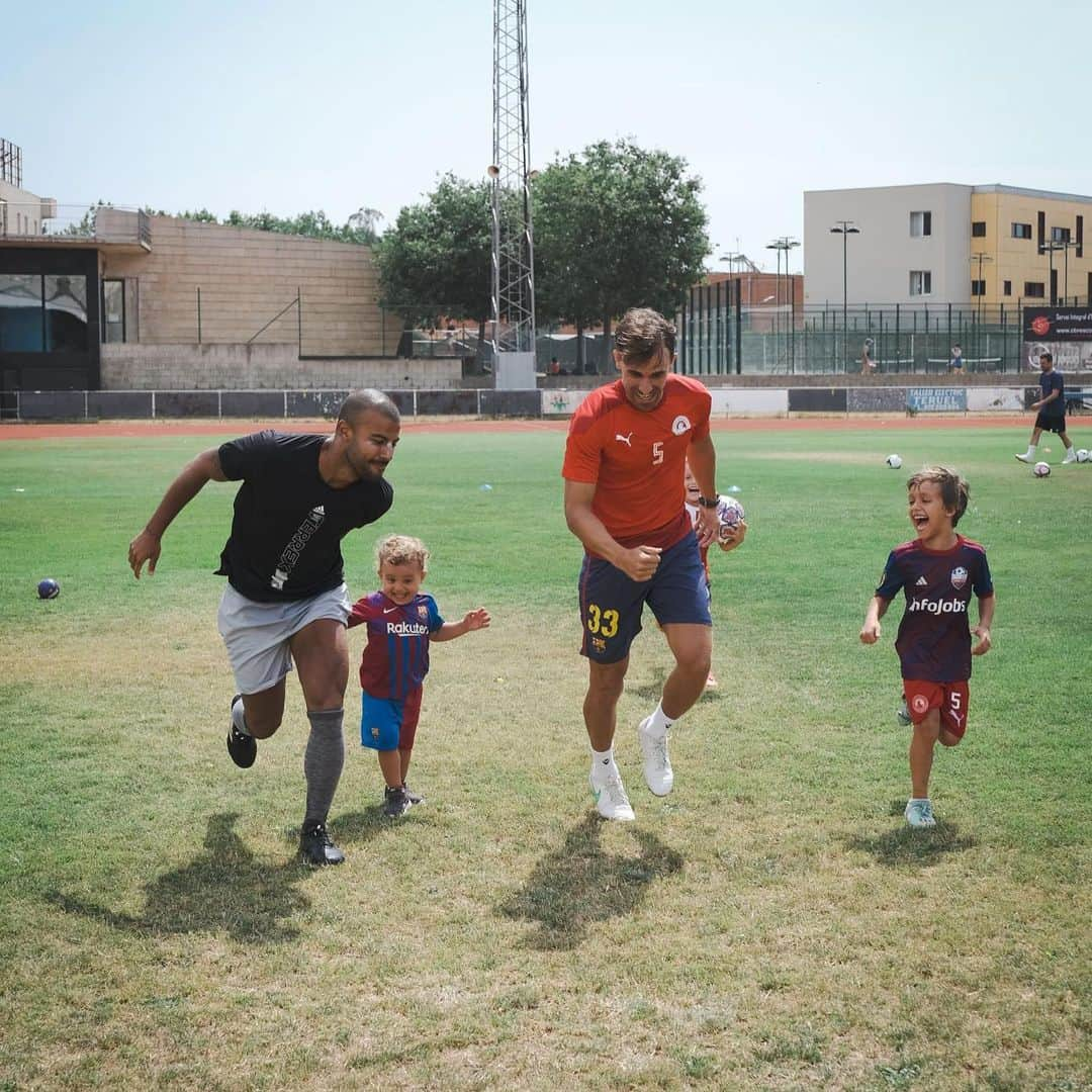 マルク・ムニエッサさんのインスタグラム写真 - (マルク・ムニエッサInstagram)「Training session with my 4 sons⚽️😍」6月23日 20時37分 - muniesa