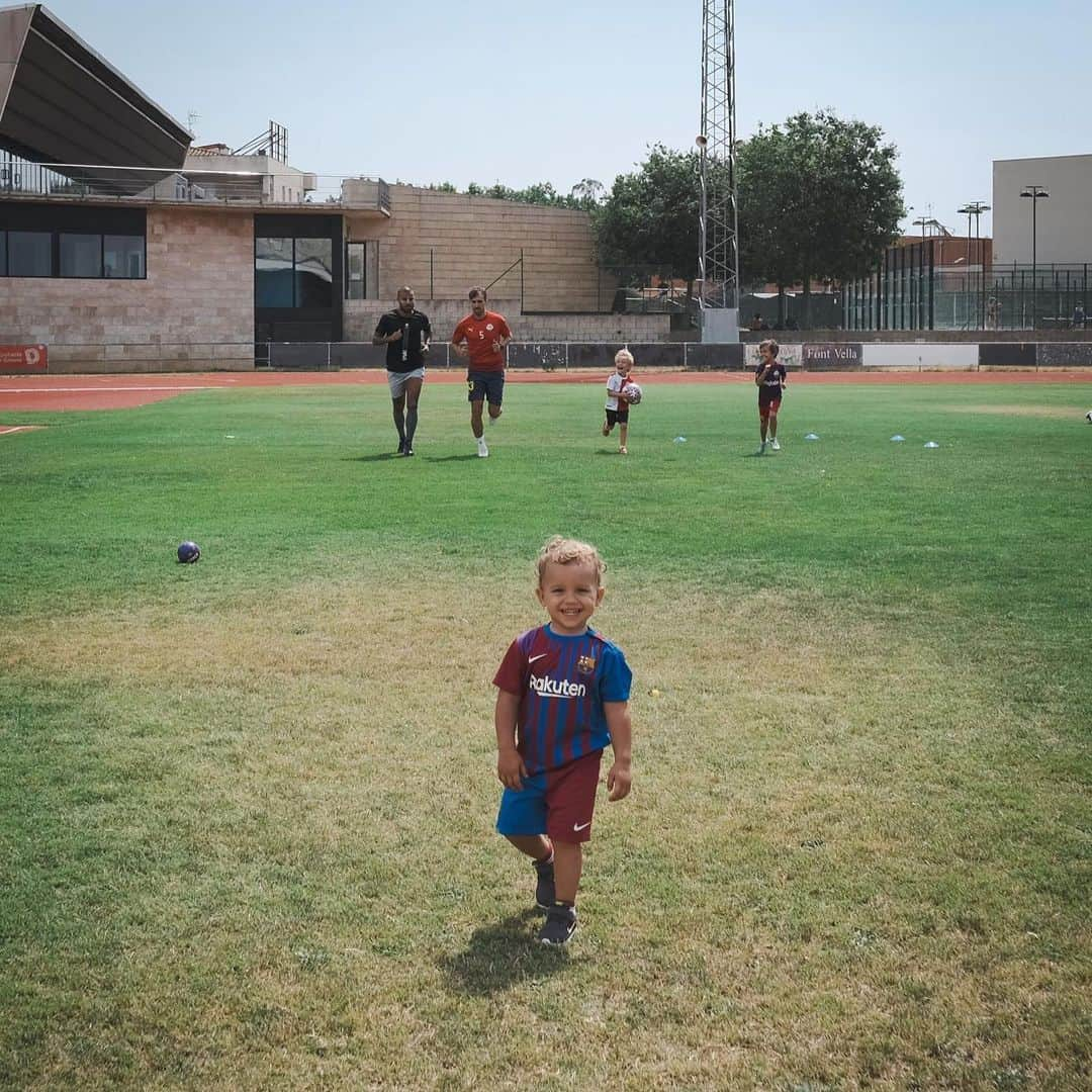 マルク・ムニエッサさんのインスタグラム写真 - (マルク・ムニエッサInstagram)「Training session with my 4 sons⚽️😍」6月23日 20時37分 - muniesa