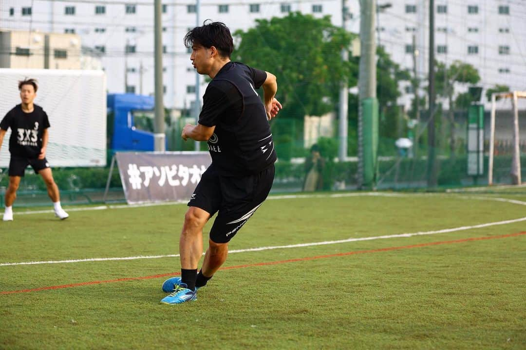 竹田忠嗣さんのインスタグラム写真 - (竹田忠嗣Instagram)「アソビタオセ！ 3×3FOOTBALL BATTLE のゲストチームとして参加。 優勝チームと戦って、ゲストチームが負けると賞金が2倍！笑 緊張感半端ない！ サッカーとは完全別物。楽しかったな〜⚽️  #アソビタオセ」6月23日 20時47分 - officialtadashitakeda