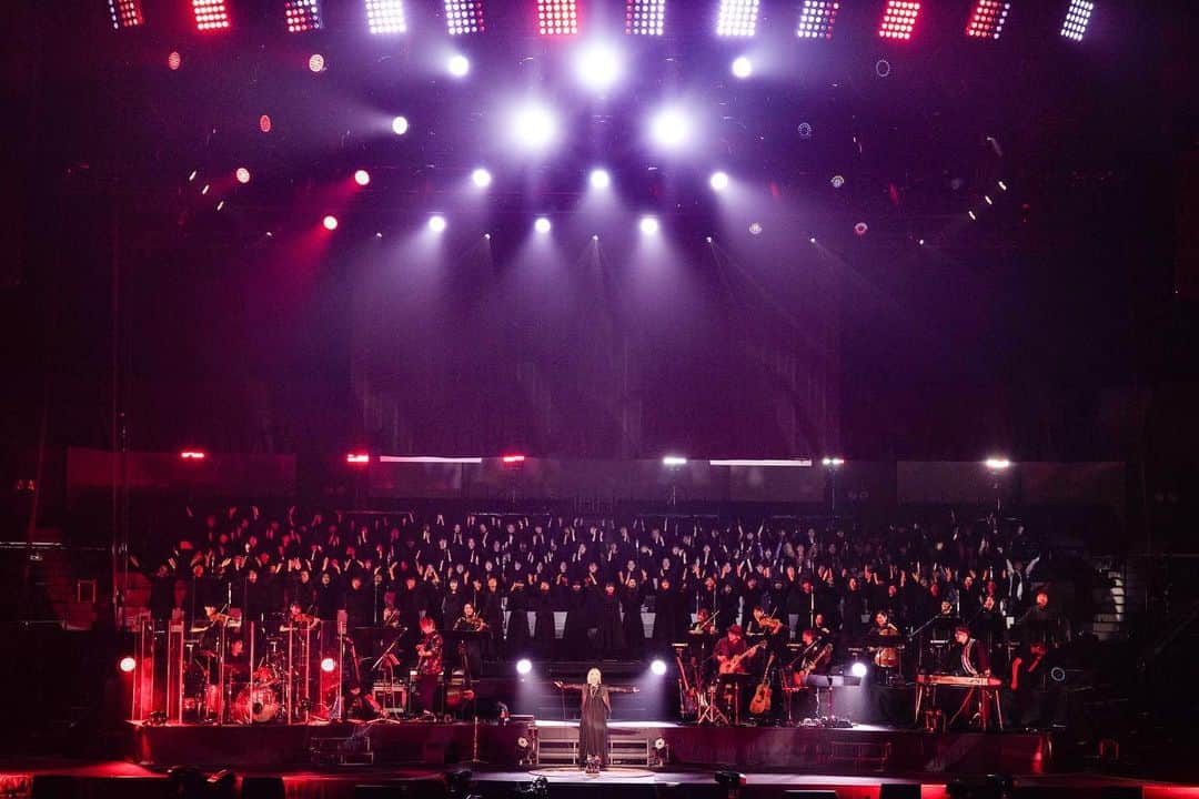ReoNaのインスタグラム：「『ReoNa ONE-MAN Concert 2023「ピルグリム」at日本武道館～3.6 day 逃げて逢おうね～』  BD&DVDのリリースが決定………💐  約束の日に、紡いだお歌。 あの日をぎゅぎゅっと映像にしてお届けします。 映像だからこそ、な部分も…。 ぜひ、お楽しみに…！  #ReoNa武道館」