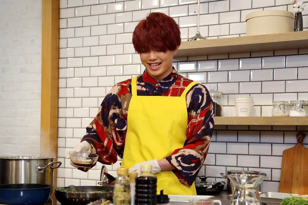 テレビ東京さんのインスタグラム写真 - (テレビ東京Instagram)「\\あす午前11時03分放送//  🥳#ひるパ ！  今週のゲストは…👀 #吉澤閑也 （#TravisJapan）🕺 #小手伸也 🍀   #しーくん の料理姿TV初披露❣️  ボリューム満点‼男子メシ🍳  謎の集まり”宮田会”のお話も…🤔   小手さんご紹介🎉 激ウマご飯のお供も登場🍚 🥢  明日の放送をお楽しみに🙌   MC #宮田俊哉 (#KisMyFt2) #岡田結実」6月23日 20時49分 - tvtokyo_pr