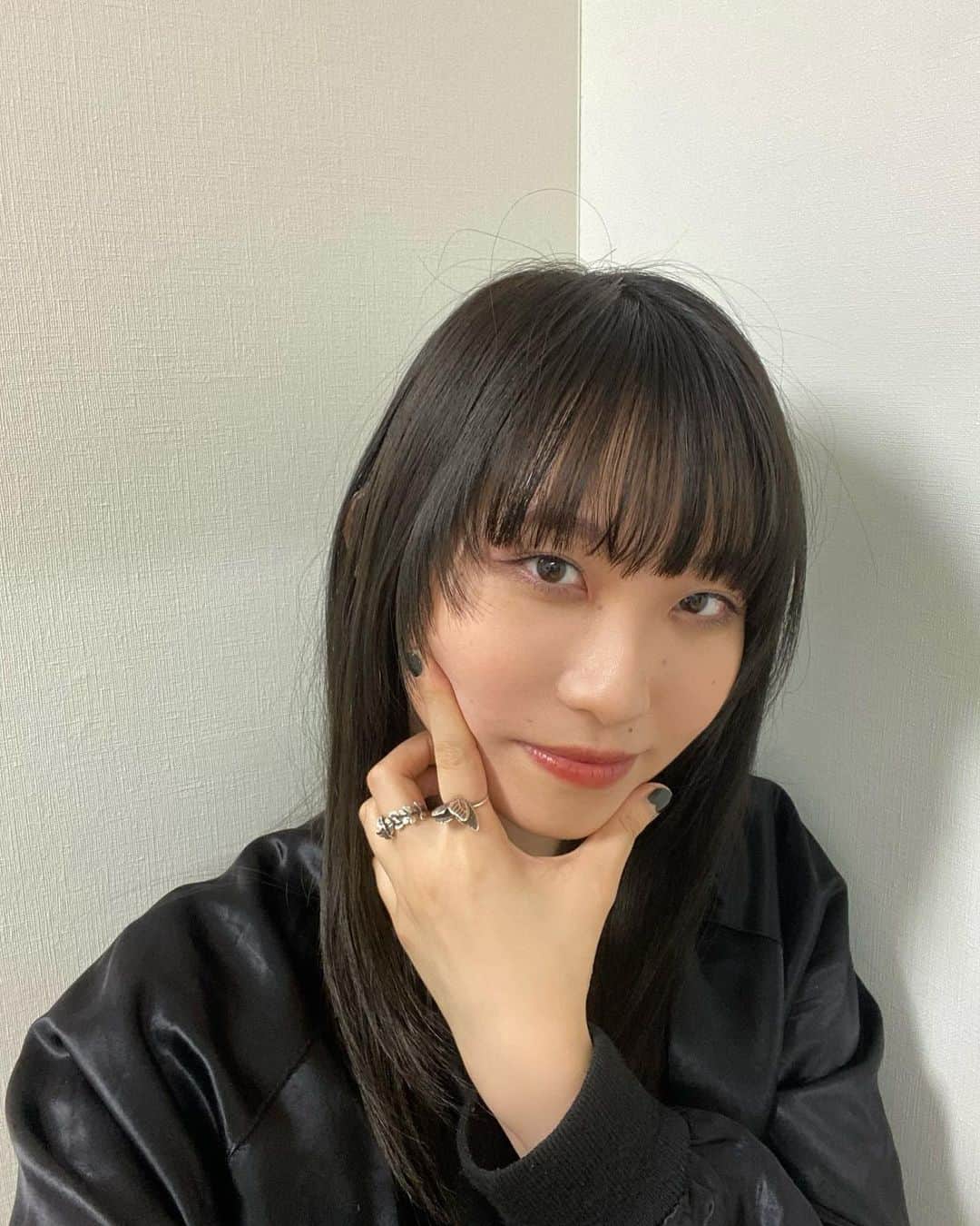 のインスタグラム：「☺️💦 前髪現場で切ってもらいがち✌︎('ω'✌︎ )✂️💇‍♀️💓」
