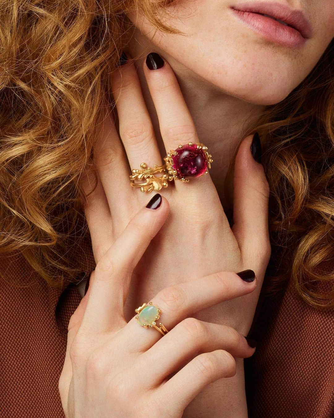 オーレリンガードさんのインスタグラム写真 - (オーレリンガードInstagram)「Small BoHo rings. Completely golden or set with radiant gemstones and sparkling diamonds? Find your favourite ring in Charlotte Lynggaard's BoHo Collection. Explore the selection.  #OleLynggaardCopenhagen」6月23日 21時05分 - olelynggaardcopenhagen