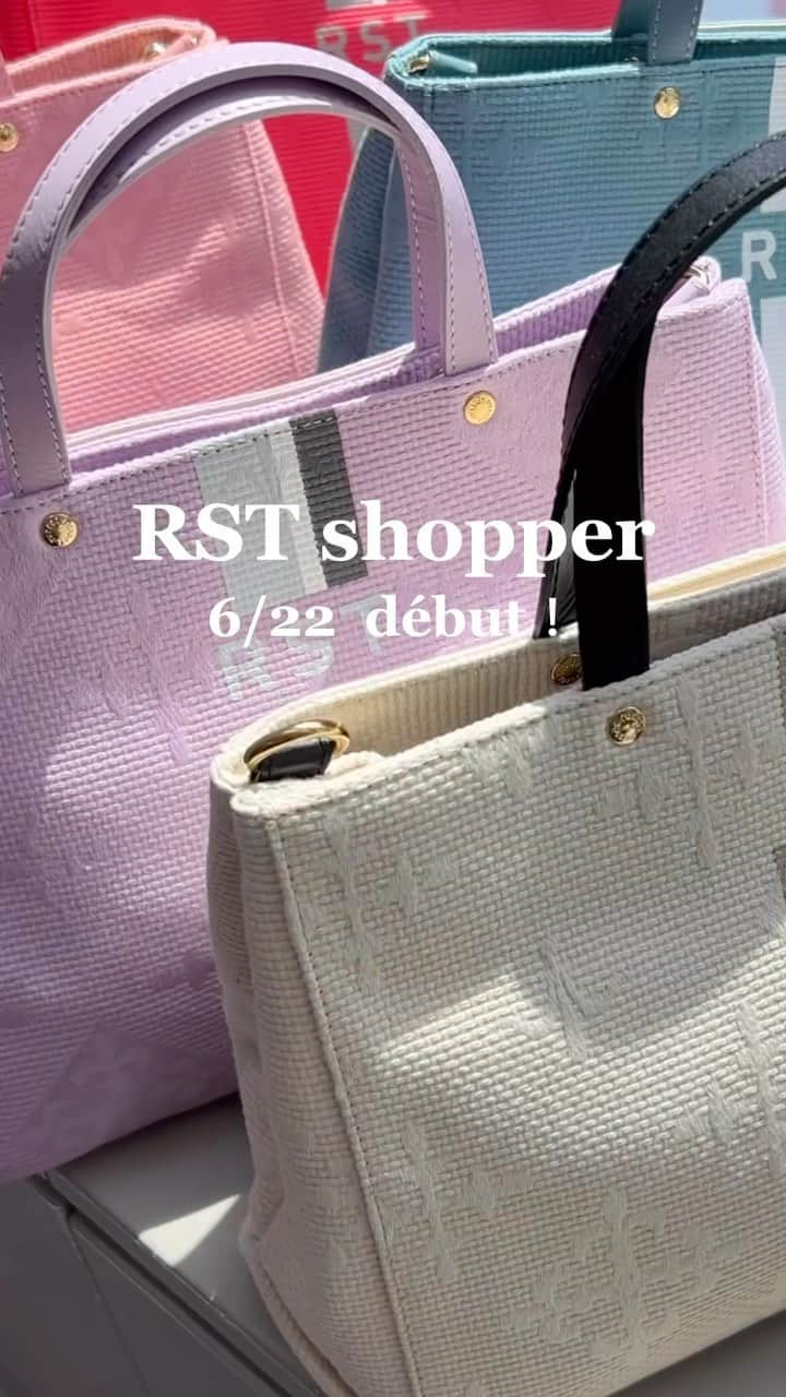 ラシット公式アカウントのインスタグラム：「数量限定のRST SHOPPERのスタッフコーデをご紹介！ カラバリ豊富なバッグを、スタッフが個性豊かにスタイリング♩  ラシットのアイコンバッグSHOPPERに、今だけの限定デザインを施したRST SHOPPER。 豊富なカラー展開の刺し子ジャガードに、人気のアイビーテープのデザインをプリント。 RSTのロゴがワンポイントになったこちらのバッグ。 サイズ感も、実は今回限り。  特別な仕様が詰まったRST SHOPPERをぜひお見逃し無く！  PAL CLOSETでは特設ページも公開中です✨  さらに店舗・オンラインストアではSUMMER SALEもスタート！ こちらもぜひチェックして♩  #russet #ラシット #ショッパー #ショッパーバッグ #刺し子 #刺し子バッグ #限定バッグ #限定デザイン #限定商品 #数量限定 #限定サイズ #トートバッグ #ショルダーバッグ #通勤バッグ #休日バッグ #ママバッグ #通勤トート #お仕事バッグ #人気バッグ #アイコンバッグ #バッグブランド #レザーハンドル #新作バッグ #バッグブランド #お出かけバッグ #白バッグ #モノグラム柄 #モノグラムバッグ」