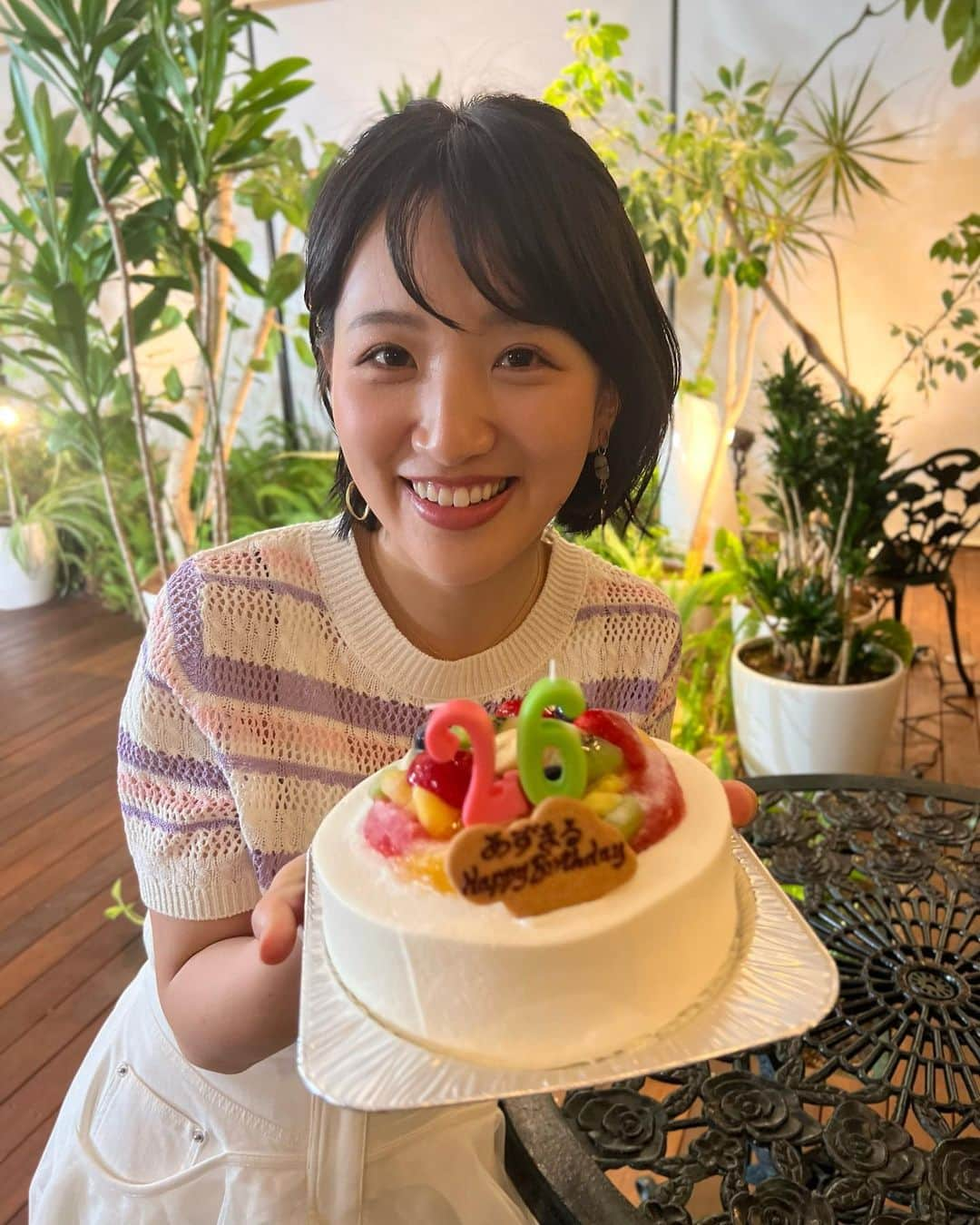 東留伽のインスタグラム：「26歳になりました！！ ぺこぱのまるスポ収録にて、サプライズのお祝いをしていただきました🎉 ． ． ありがたいことです…🙏✨ そして、皆さまもあたたかいメッセージありがとうございます！！🫶 いつも番組やInstagramで応援いただき、本当に嬉しいですし、頑張れます！！ ． 26歳も色んな挑戦をして成長し続けたいと思います！ 本当にありがとうございました！！ ． ． #ぺこぱのまるスポ #誕生日  #サプライズお祝い #嬉しい  #あずまる #26歳 ． ． 7月2日の放送もぜひご覧ください🏃‍♀️」