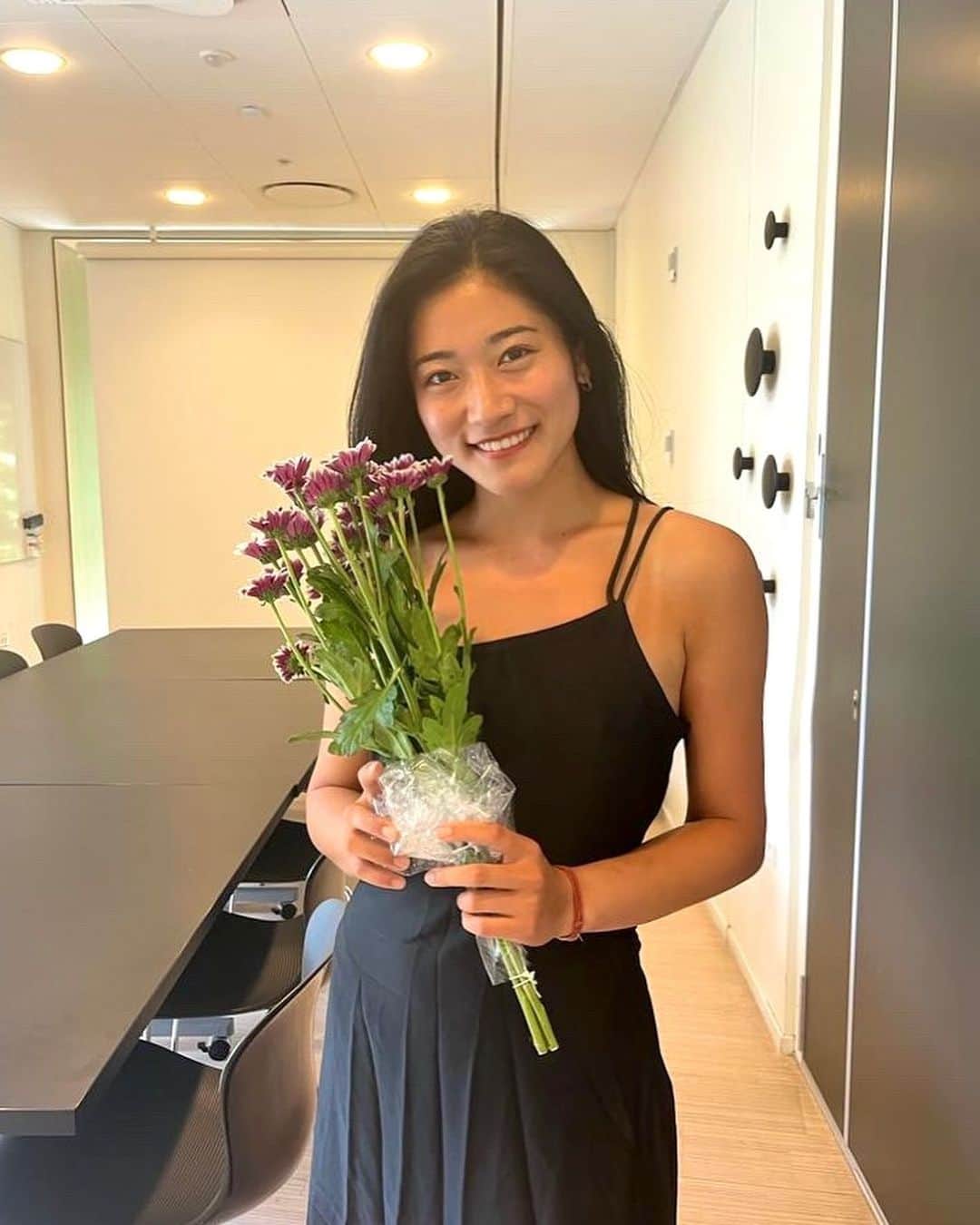 大野南香さんのインスタグラム写真 - (大野南香Instagram)「*We are finished!!!  Thank you so much for everyone supported us and our amazing supervisors, and my great colleague!  We successfully defended our thesis and finished our one-year work. Can't believe yet but we finished. 🫶  Let's see what comes next and enjoy my journey 🫶  修論発表会おわりました！そして！無事全て修了、、、！！！！月曜日に卒業式。 1年間この修論に取り掛かっていたから 終わったのがまだ信じられなくて でもたくさんのサポートのおかげで0からのスタートがここまでこれた。 みんなありがとう🫶  #everydayhappy � ☺︎  #thesis #universityofcopenhagen」6月23日 20時58分 - minaka_official