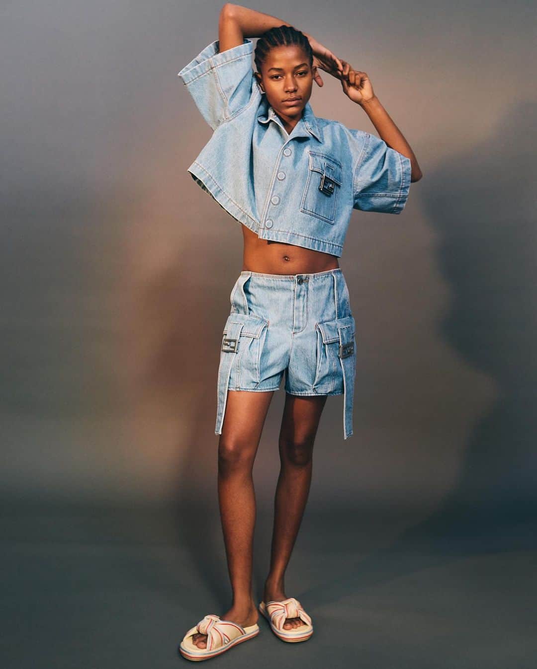 Fendiのインスタグラム：「Easy summer separates in sun-bleached denim are completed with Baguette logo detailing in the #FendiSummer edit.  Artistic Director of Couture and Womenswear: @mrkimjones​ Artistic Director of Accessories and Menswear: @silviaventurinifendi ​ Artistic Director of Jewelry: @delfinadelettrez​  Photography: @collierschorrstudio  Styling: @elliegracecumming Hair: @evaniefrausto Makeup: @dickpageface Set Design: @javirigoyen  Casting: @nicola.kast   Model: Dede」