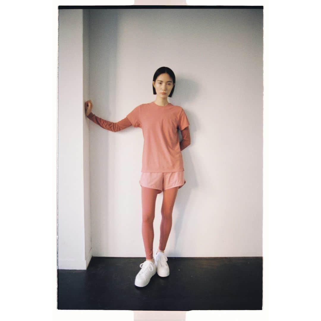 ellesseheritagejpのインスタグラム：「. Keep it Beautiful. . その人本来の魅力を引き立てる、デザインとスペック、そしてカラー。ウエアの“美しさ”にどこまでもこだわった、ellesseの2023 Spring & Summer collection。 . . skinshell Breeze Mock Neck UV Shirt [EW723101] Wale S/S Shirt [EW023101]  Comfort Stretch Shorts [EW223100]  4way Stretch Leggings [EW723107]  . #ellesse #ellessejapan #KeepitBeautiful #Tennis #playTennis #TennisWear #ActiveWear  #テニス #テニスウェア #スポーツウェア #エレッセ」