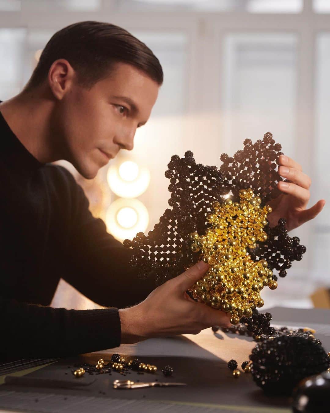 のインスタグラム：「Inspired by the rare, enduringly powerful Black Orchid, artist Kevin Germanier imagined an astonishing sculpture crafted entirely out of upcycled pearls and crystals. A luxuriously sustainable approach that echoes Guerlain’s #InTheNameofBeauty commitment, captured in Orchidée Impériale Black The Cream – The Exceptional Piece.​  @swarovski @kevingermanier #Guerlain #OrchidéeImpériale #ExceptionalPiece​」