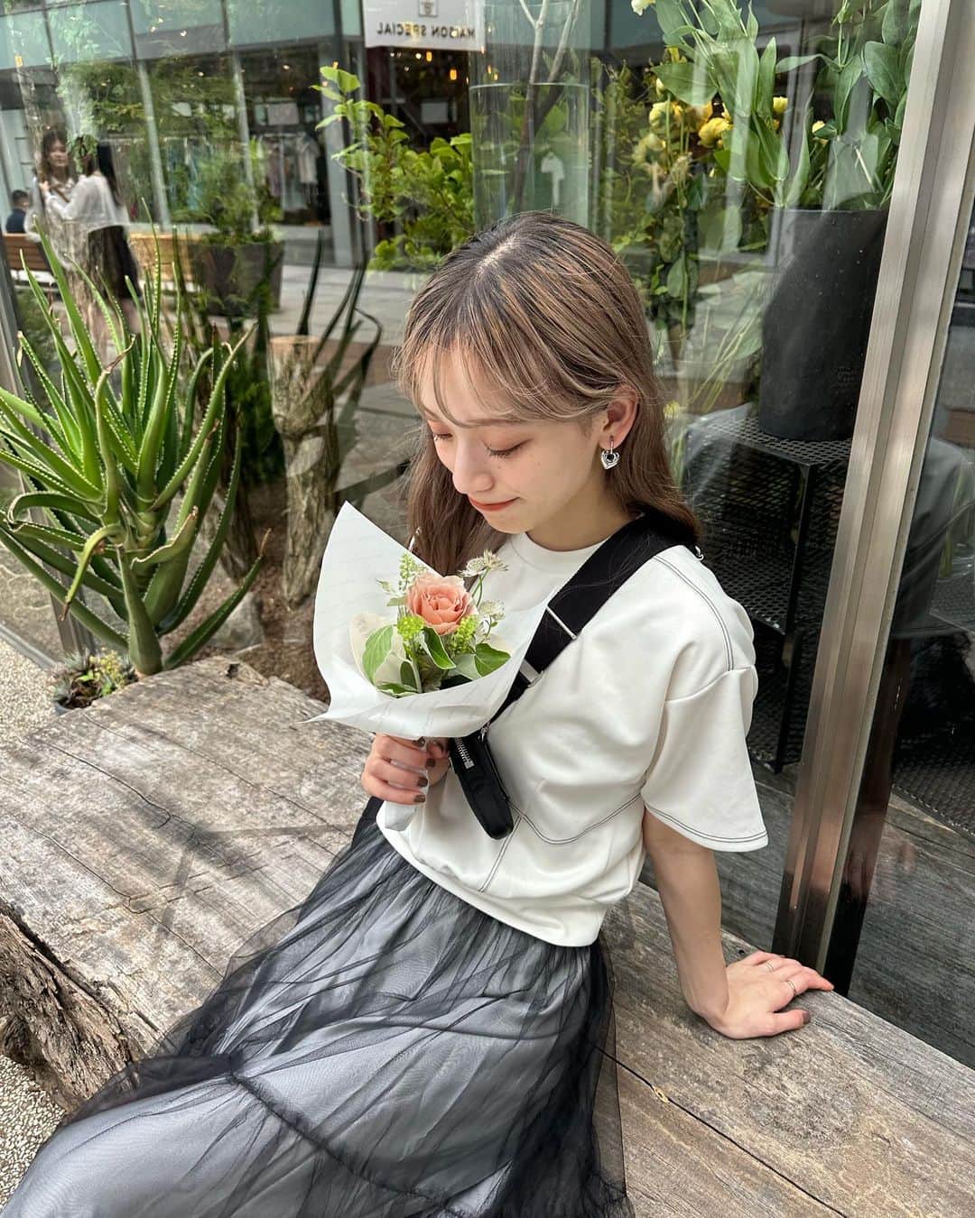 由布菜月さんのインスタグラム写真 - (由布菜月Instagram)「. いつかのカフェ行って花瓶買って充実な日💐 ハートのイヤリング可愛すぎる🫶 .」6月23日 21時02分 - yufudayo