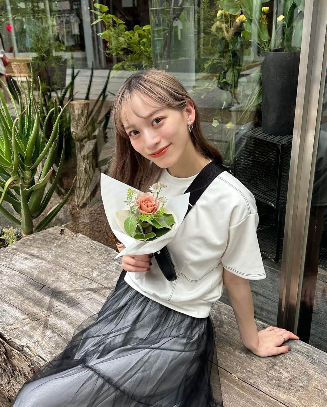 由布菜月さんのインスタグラム写真 - (由布菜月Instagram)「. いつかのカフェ行って花瓶買って充実な日💐 ハートのイヤリング可愛すぎる🫶 .」6月23日 21時02分 - yufudayo