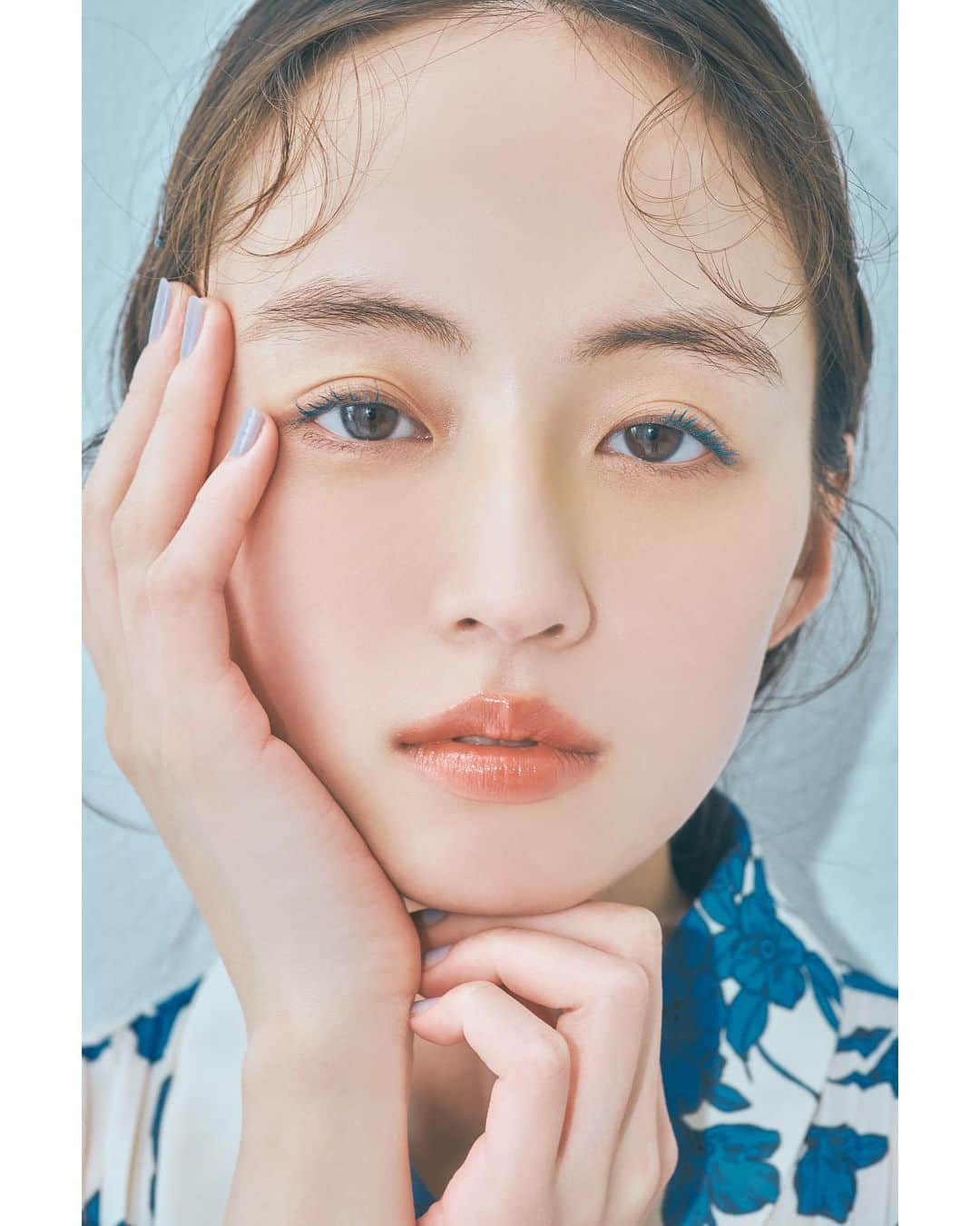 小嶋彩音のインスタグラム：「ㅤㅤㅤㅤㅤㅤㅤㅤㅤㅤㅤㅤㅤ アッププラス 7月号📚 @uppmag  ㅤㅤㅤㅤㅤ ㅤㅤㅤphoto @kusumoto_takaki  hairmake @fuyumi_kubo  stylist @fujiakio  writer @8mitsupooh」