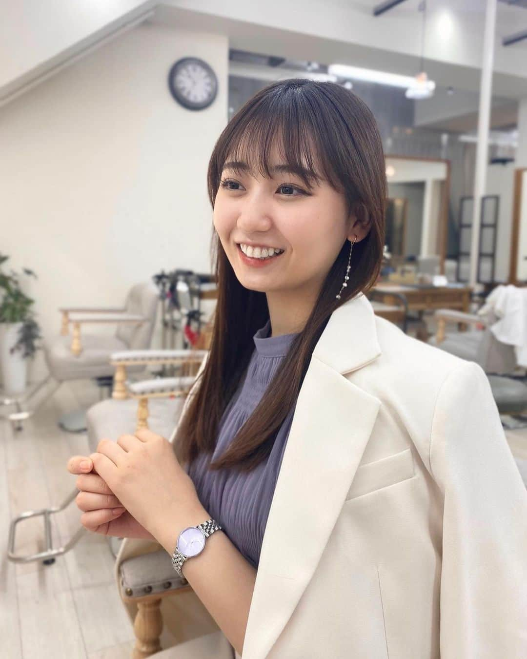 大場あゆみのインスタグラム：「⁡ 髪サラサラにしてきた日 ☺︎ ⁡ ⁡ ⁡ ⁡ ブラウスに合わせて腕時計もラベンダーにしてみました⌚️ ⁡  @nordgreenofficial のSS23コレクション 着けると落ち着いた雰囲気になるので 仕事の時愛用してます𓂃 ⁡ ⁡ ⁡ ⁡ ⁡ ⁡ ⁡ ⁡ ⁡ ⁡ ⁡ ⁡ ⁡ ⁡ 𓂃𓂃𓂃𓂃𓂃𓂃𓂃𓂃𓂃𓂃𓂃𓂃𓂃𓂃𓂃𓂃𓂃𓂃 ⁡ 15%offになるクーポンコードをいただきました！ ぜひ使ってみてね ⁡ クーポンコード💳 ···▸【OBA】 ⁡ プロフィールのURL、ハイライトからも ぜひチェックしてみてください☺️ ⁡ 𓂃𓂃𓂃𓂃𓂃𓂃𓂃𓂃𓂃𓂃𓂃𓂃𓂃𓂃𓂃𓂃𓂃𓂃 ⁡ watch :  Native シルバー/ラベンダーダイヤル/ 5リンクブレス / 28mm ⁡ ⁡ ⁡ ⁡ ⁡ ⁡ ⁡ ⁡ #nordgreen #denmark #sustainable #sustainability #sustainablefashion #watch #pinkgold #fashion #beauty #bracelet #sunglasses #accessory #ノードグリーン #腕時計 #サステナブル #サステナビリティ #時計 #ギフト #プレゼント #シルバー #ラベンダー」