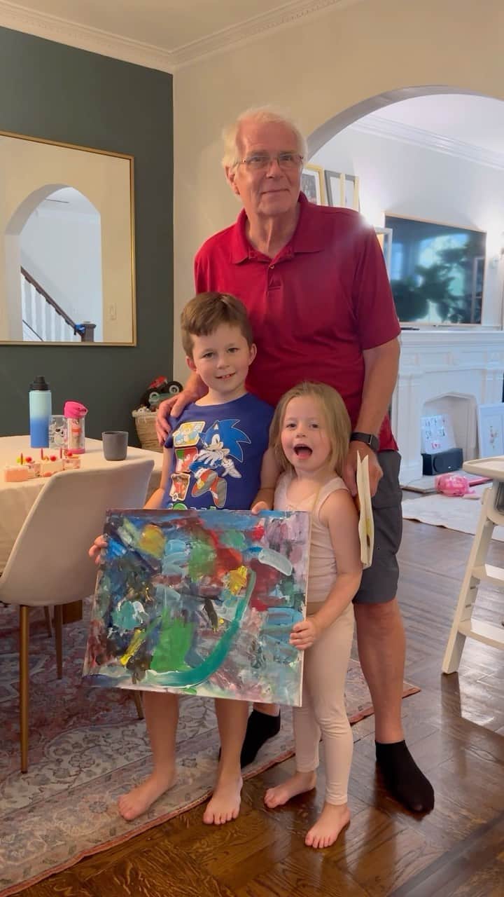 Helena Glazer Hodneのインスタグラム：「And it kept them busy for hours 🎨🖼️ #winwin」