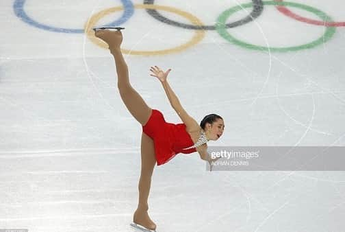 ブルックリー・ハンのインスタグラム：「Happy Olympic Day! Forever grateful for this incredible sport and for my parents who encouraged me and supported me every step of the way.   💚💛Have a go today because you never know where it will lead! 💛💚  #haveago #letsmove #olympicday」