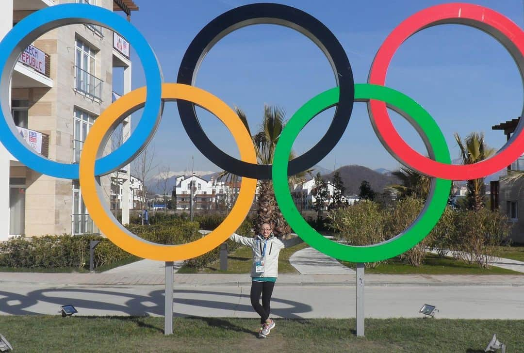 ブルックリー・ハンさんのインスタグラム写真 - (ブルックリー・ハンInstagram)「Happy Olympic Day! Forever grateful for this incredible sport and for my parents who encouraged me and supported me every step of the way.   💚💛Have a go today because you never know where it will lead! 💛💚  #haveago #letsmove #olympicday」6月23日 21時21分 - brookleeh95