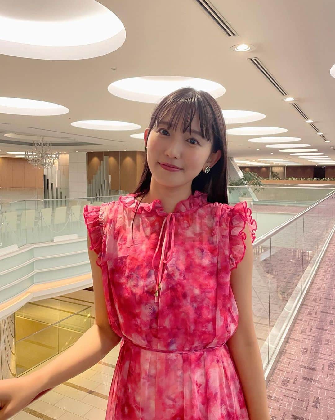 志田音々さんのインスタグラム写真 - (志田音々Instagram)「#RISE169 も熱き闘いでした！ 選手たちの試合に対する想いや歴史がそれぞれ違うがゆえに、試合展開や色なんかも変わってくるもので。何度観ても新しい発見があるものです🍀 大分技の見分けもつくようになってきました🥊まだカーフキックの見分けはつけ難いですが…！  ゲスト実況時のお衣装✨ one-piece @wildlily_daikanyama  accessory @abiste_official  shoes @dianashoespress」6月23日 21時33分 - shida_nene0715