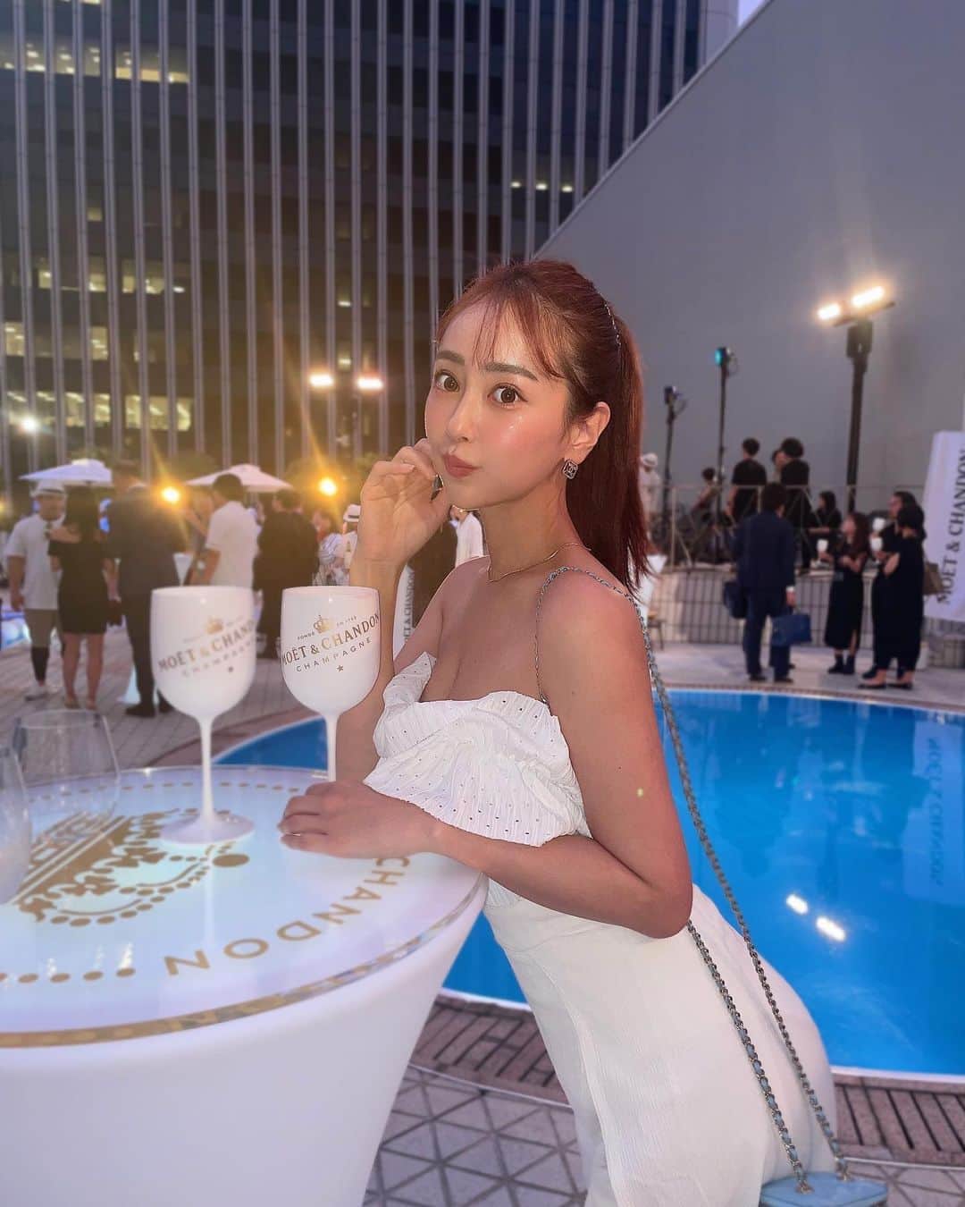 佐野友妃子さんのインスタグラム写真 - (佐野友妃子Instagram)「Summer Beach Club with Moët & Chandon by the skyline 🛟🥂💞   @moetchandon  2023年6月24日(土) ～ 9月30日(土)まで   ANAインターコンチネンタルホテル東京 4F ガーデンプールで  Moët & Chandonのラグジュアリーな空間をイメージしたプールが Openするよ🤍🥂🗼✨  美しい夜景と共にプールサイドで シャンパーニュが楽しめちゃう素敵な空間🌛  皆も是非この夏遊びに行ってね💖  この夏みんなはなにしたい？🛟  #Hostedby #MoetChandonbytheskyline #ANAインターコンチネンタルホテル東京 #moetchandon #モエシャンドン #Sponsored #DrinkResponsibly#night#nightpool#pool#swim#bikini」6月23日 21時41分 - yukikosano1111
