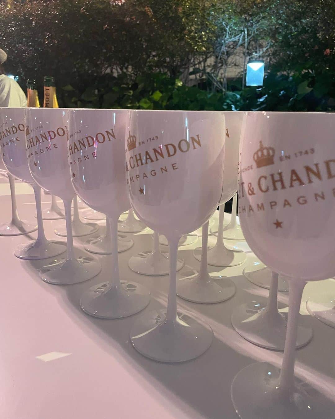 佐野友妃子さんのインスタグラム写真 - (佐野友妃子Instagram)「Summer Beach Club with Moët & Chandon by the skyline 🛟🥂💞   @moetchandon  2023年6月24日(土) ～ 9月30日(土)まで   ANAインターコンチネンタルホテル東京 4F ガーデンプールで  Moët & Chandonのラグジュアリーな空間をイメージしたプールが Openするよ🤍🥂🗼✨  美しい夜景と共にプールサイドで シャンパーニュが楽しめちゃう素敵な空間🌛  皆も是非この夏遊びに行ってね💖  この夏みんなはなにしたい？🛟  #Hostedby #MoetChandonbytheskyline #ANAインターコンチネンタルホテル東京 #moetchandon #モエシャンドン #Sponsored #DrinkResponsibly#night#nightpool#pool#swim#bikini」6月23日 21時41分 - yukikosano1111