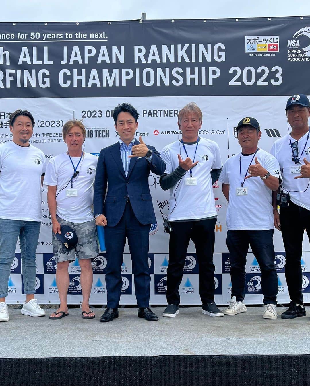 小泉進次郎さんのインスタグラム写真 - (小泉進次郎Instagram)「自民党サーフィン議連の幹事長として、今年の3月にサーフィンをして以来の福島県いわき市四倉に行ってきました。明日まで全国大会が開催中です。  今日の目的は、経産省・エネ庁と日本サーフィン連盟が協力して取り組む原発処理水の広報ブースを視察することと、その後押しをすること。  仮に処理水の放出が行われても、福島の海でサーフィンをし、美味しい地魚を食べ、地域の皆さんと福島の魅力を発信し、不当な批判や風評被害を跳ね返していくための活動を続けていきます。  9月には南相馬市の北泉海岸でサーフィン大会が行われる予定です。ビーチクリーンも企画されているので、サーフィン議連の仲間にも声をかけたいと思います。  #福島 #いわき市 #四倉海岸  #サーフィン #サーファー #サーファーのための福島の海の話 #経産省 #資源エネルギー庁 #第40回全日本級別サーフィン選手権大会  #日本サーフィン連盟 #NSA @nsasurf  #自民党 #サーフィン議連 #小泉進次郎 #バギー」6月23日 21時41分 - shinjiro.koizumi