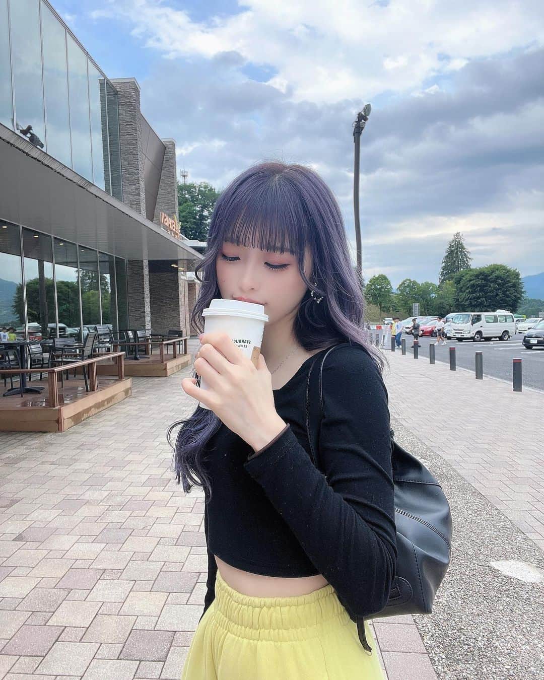咲真ゆかさんのインスタグラム写真 - (咲真ゆかInstagram)「撮影でみんなでとある場所へ行った時のサービスエリアで自分ウケの写真撮れた日ーー！ あぁちゃんみんちゃんカメラ天才でした📸  靴以外全身韓国のもの！ やぱ韓国が好きやなあ  先日　@tclinic_sagara 先生に 顎ボトしてもらいました！ 実は学生の頃からママとか韓国の親戚にやった方がいいて言われてずっと何回かやってきたんやけど、 今までやった中で1番上手で丁寧やった、、！🥺 本当天才ドクターです、ありがとうございました☺︎ . .  . .  .  #selca #selfie #셀카 #셀카그램 #today #ootd #dailylook #instagood #instalike #instafashion #followme #outfit #今日のコーデ #ストリート系女子 #談合坂サービスエリア #好きを仕事に #japanesegirl 　#地下アイドル  #地下アイドル好きな人と繋がりたい #アイドル #推してください #自撮り界隈 #ピープス女子 #ピープス　#shein購入品 #自撮り　#自撮り女子 #いいね返し　  #ストリートファッション　#韓国ファッション」6月23日 21時42分 - __sakumarumorimori