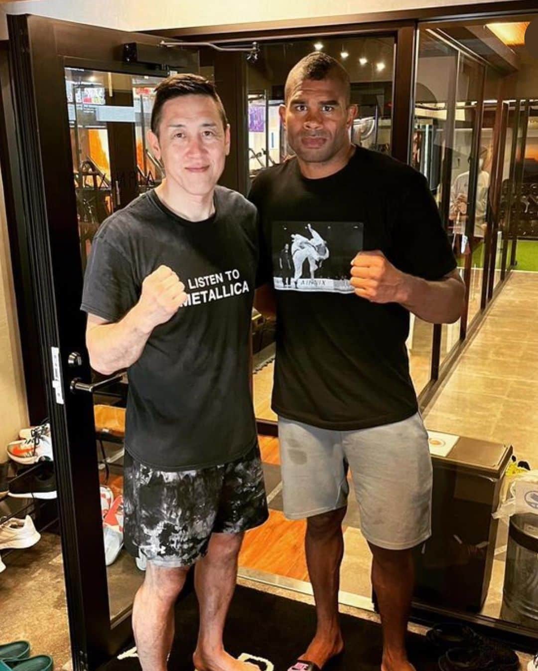 のインスタグラム：「Great to be back in Japan ! 🇯🇵 With Karate Legend @tsukamoto.norichika, great to see u again Legend 🙏🏽💮」
