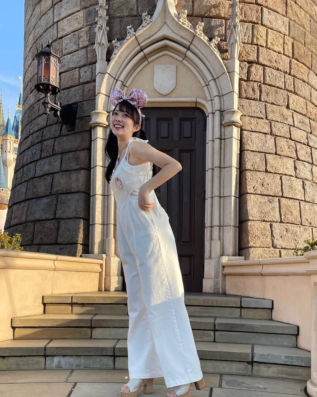 川畑綾理のインスタグラム：「🏰🤍🎀  . . #disneyland」