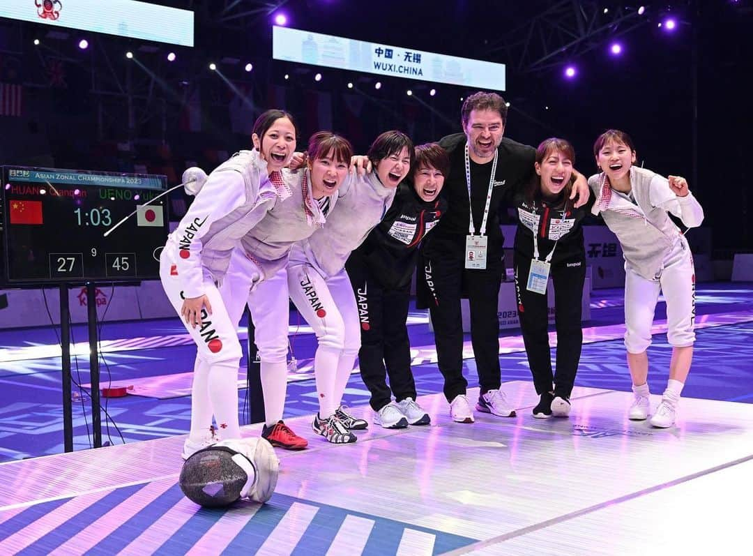 東晟良のインスタグラム：「Asian Championships in China 🇨🇳🤺 個人🥈、団体🥇🥳👏  アジア選手権、団体3連覇することができました✨🎖️🎖️🎖️✨ 簡単なことではなかったし、この重要なオリンピックレースでしっかりと優勝することができて、みんなで喜ぶことができて本当に嬉しかったです🥹！  そして個人では初めての決勝進出でした！負けた日は優勝を逃した悔しさと、去年に続いてメダルを取れたことの嬉しさの２つの感情だったけど、今は嬉しさの方が勝っています🙂👍  チームのみんな、コーチ達、スタッフのみなさんのおかげで団体個人どちらも結果を出すことができました！感謝しています🙏✨ 日本で応援してくれた方々もありがとうございました🥺  来月の世界選手権も頑張ります💪🏼  Ⓒ日本フェンシング協会/Augusto Bizzi/FIE  Thank you 📸🫶@augusto280766   協会スポンサー #突け心を#fencing #フェンシング #JAL #KOWA #長谷工コーポレーション #三洋紙業 #タマディック #鈴与 #カラダファクトリー #Impal #伊藤超短波  個人スポンサー #ナイキ#nike #みらいオーナーズスタイル #GFA #スポンサー募集中 です🙏🙂」