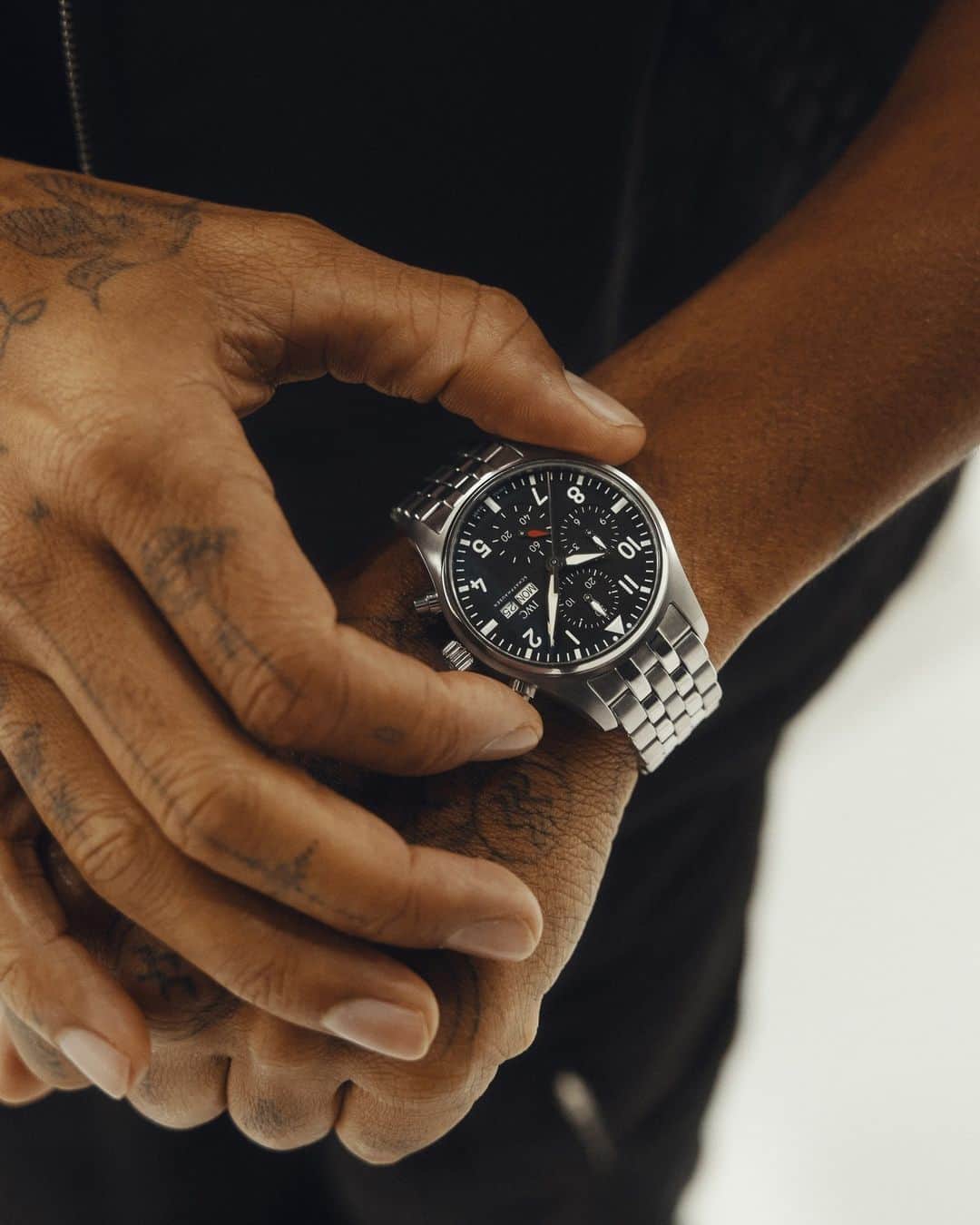 IWCさんのインスタグラム写真 - (IWCInstagram)「@lewishamilton sporting our Pilot’s Watch Chronograph 41. #IWCpilot | #TheReference | #LewisHamilton  🔗Link in Bio  ℹ Ref. IW388113 Black dial Stainless steel case 41mm Stainless steel bracelet with EasX-CHANGE system IWC-manufactured 69385 Calibre See-through sapphire glass back」6月23日 22時00分 - iwcwatches