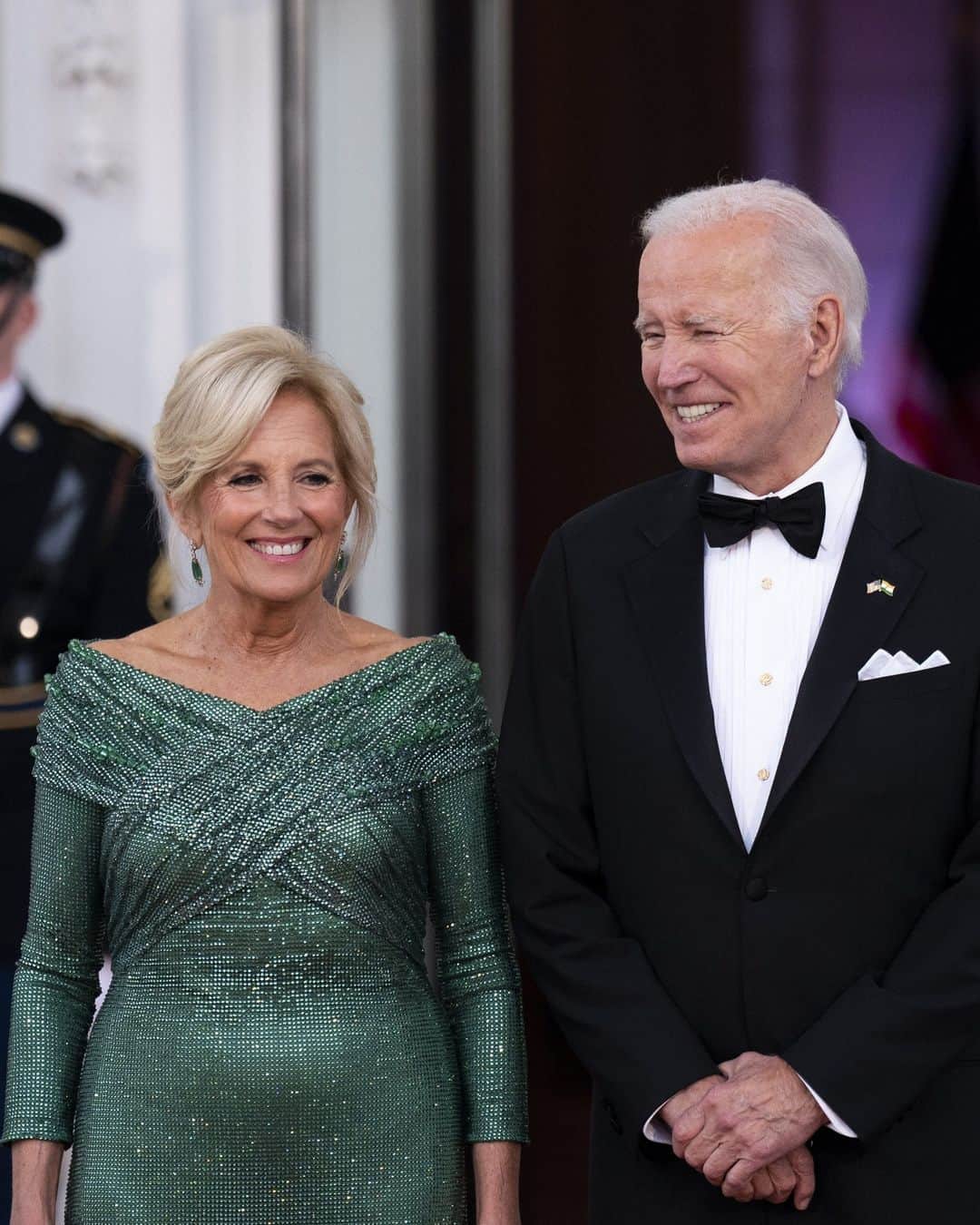 Vogueさんのインスタグラム写真 - (VogueInstagram)「President Joe Biden (@potus) and Dr. Jill Biden (@flotus) hosted their third state dinner with Indian Prime Minister Narendra Modi last night. For the occasion, Dr. Biden turned to @ralphlauren, an enduring American label worn by numerous first ladies. The dress was custom-made in emerald green and featured an off-the-shoulder neckline and a subtle gold shimmer when photographed. At the link in bio, see all the details, including why the color of the dress further underscored the night’s theme and Modi’s visit.」6月23日 22時00分 - voguemagazine