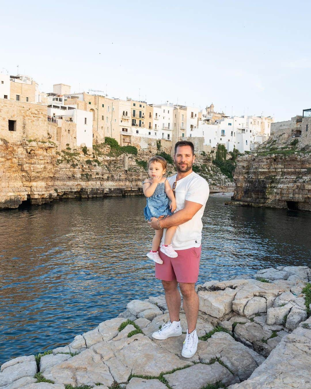 Samuel Lippkeさんのインスタグラム写真 - (Samuel LippkeInstagram)「Polignano A Mare for the week. This beach was packed, the water was perfect for cliff diving but hard to relax with soo much energy. This is the beach they do the annual Red Bull cliff diving competition (which we are setting up for now.) Great little town and sooo much gelato and pizza for us. #thelippkes #poliganoamare」6月23日 22時02分 - samuel.lippke