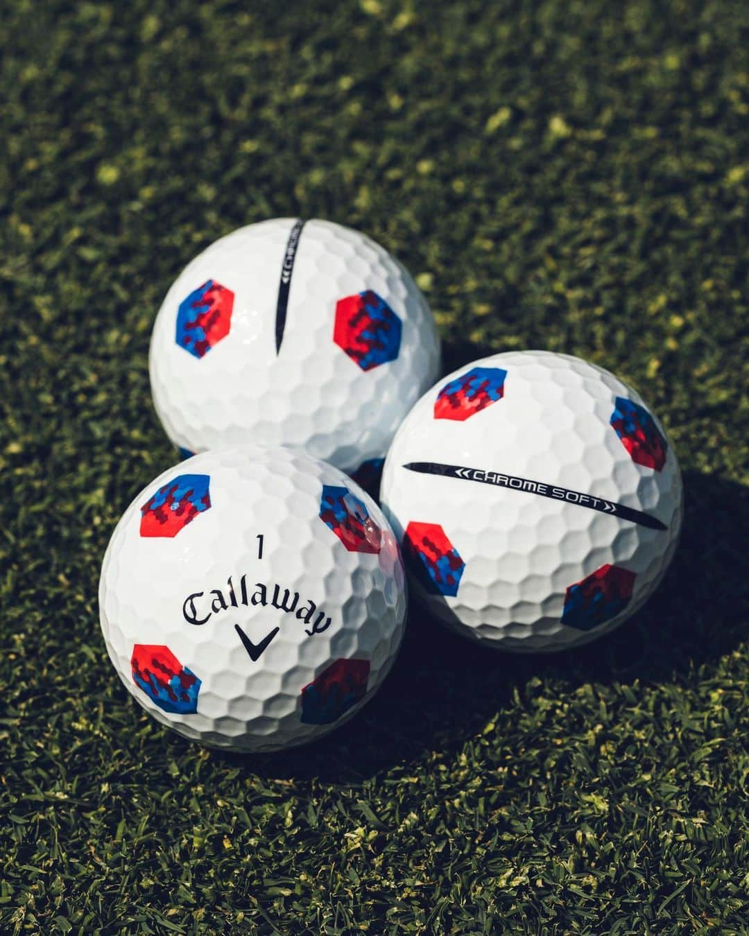 ジョン・ラームさんのインスタグラム写真 - (ジョン・ラームInstagram)「A new TruTrack colorway 👀  Red And Blue TruTrack Golf Balls available now.」6月23日 22時04分 - callawaygolf