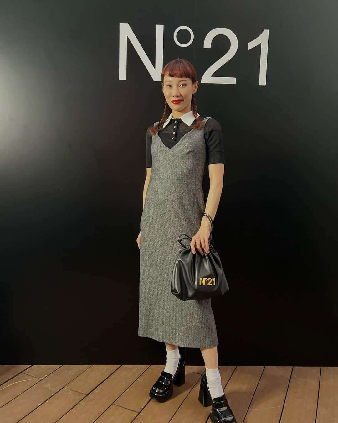 装苑さんのインスタグラム写真 - (装苑Instagram)「N°21 （ヌメロ ヴェントゥーノ）のクリエイティブディレクター、アレッサンドロ・デラクアが福岡店のオープンを記念して来日！ 東京🗼でもデラクアを迎える一夜限りのパーティーが開催されていました。 ゲストたちのすてきなN°21スタイルをチェック❤️」6月23日 22時05分 - soenonline