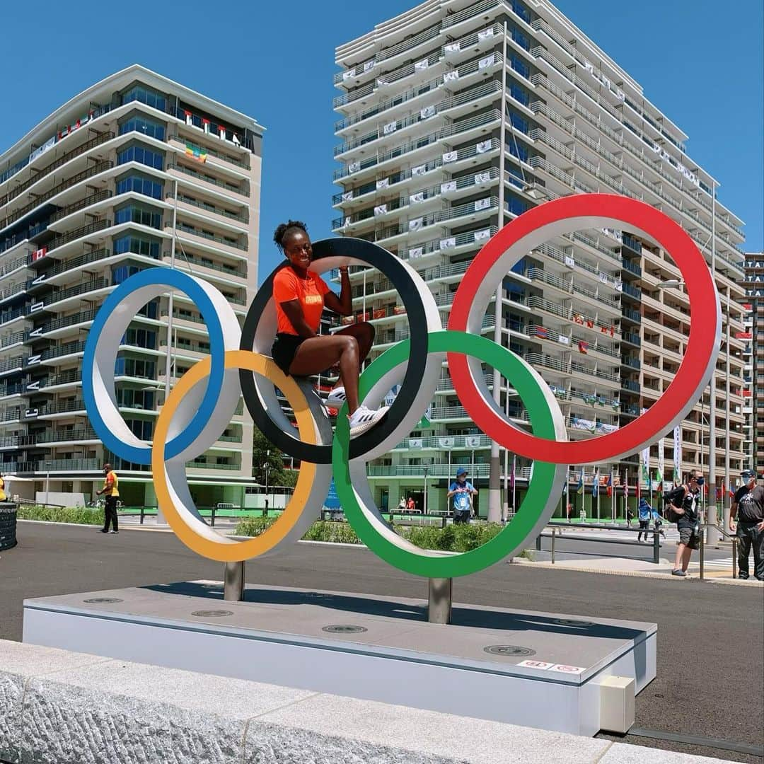 リサ・マリエ・クウェイイーさんのインスタグラム写真 - (リサ・マリエ・クウェイイーInstagram)「Happy Olympic Day 💫  My greatest achievement and my biggest motivation at the same time. 🙏🏾✨#olympics #roadtoparis2024」6月23日 22時10分 - lisakwayie