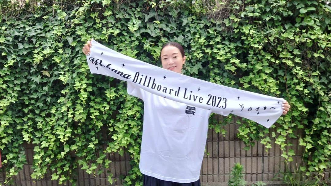 Wakanaのインスタグラム：「本日より、『Wakana Billboard Live 2023 ～そのさきへ～』のオフィシャルグッズの販売を開始いたしました🥳🎉 今回のラインナップは、 Tシャツ👕、 マフラータオル🧣、 フォンタブ＆ストラップ(スマホショルダー)🧵、 キーホルダー🦈 となっています😆👏 詳しくはこちらをご覧ください💌wakana-fc.jp/contents/648412  明日以降、またグッズ写真をアップしていきますね🌟  今日はそんなビルボードライブの初リハでした！ 楽しかったーー‼️😆 けど歌いすぎてもう眠いです😴おやすみなさい😪😪  #WakanaBillboardLive2023そのさきへ #グッズ販売スタート」