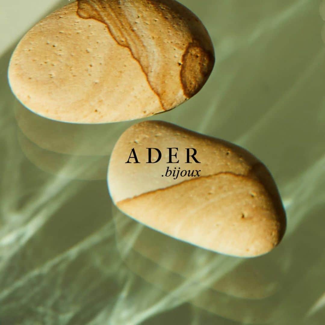 アデルのインスタグラム：「#aderbijoux #ADER #jewelry #accessory photo by @yusuke.y_ph」