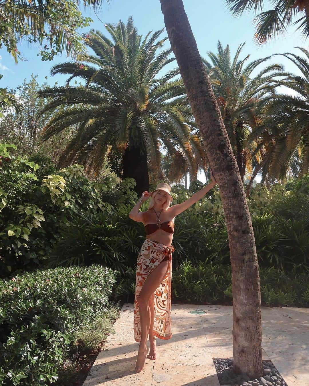 デヴォン・ウィンザーのインスタグラム：「Happy girl 🌴」