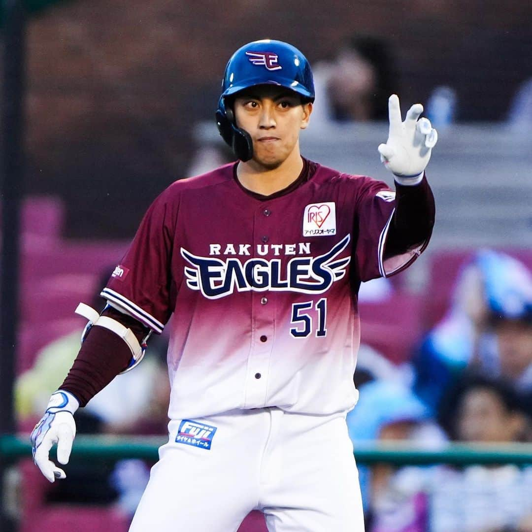 東北楽天ゴールデンイーグルスさんのインスタグラム写真 - (東北楽天ゴールデンイーグルスInstagram)「⚾️  ⚾️E 4-5 L⚾️ 1点を争う雨中の激戦は8回に2点を勝ち越され敗れる。 先発の則本選手は6回4安打2失点8奪三振の力投‼️ 9回を任された4番手の内選手が1回無失点👍🏼 打っては浅村選手が2安打2打点の活躍🔥🔥 岡島選手は犠牲フライとタイムリーで1安打2打点👏🏼👏🏼 辰己選手と小郷選手が揃って2安打⚾️⚾️  #鷲が掴む #rakuteneagles #則本昂大 #浅村栄斗 #岡島豪郎 #辰己涼介  #内星龍 #小郷裕哉」6月23日 22時41分 - rakuten_eagles