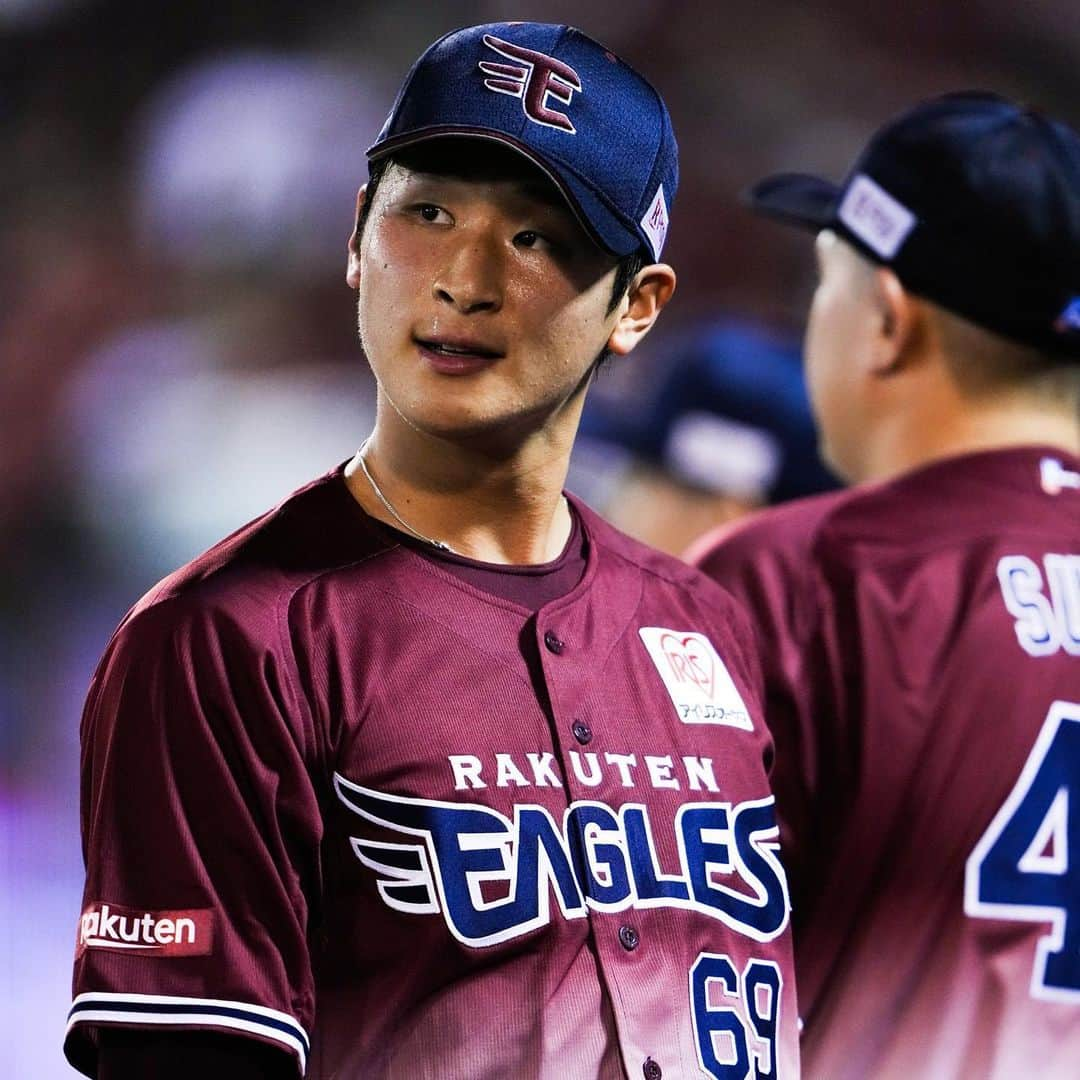 東北楽天ゴールデンイーグルスさんのインスタグラム写真 - (東北楽天ゴールデンイーグルスInstagram)「⚾️  ⚾️E 4-5 L⚾️ 1点を争う雨中の激戦は8回に2点を勝ち越され敗れる。 先発の則本選手は6回4安打2失点8奪三振の力投‼️ 9回を任された4番手の内選手が1回無失点👍🏼 打っては浅村選手が2安打2打点の活躍🔥🔥 岡島選手は犠牲フライとタイムリーで1安打2打点👏🏼👏🏼 辰己選手と小郷選手が揃って2安打⚾️⚾️  #鷲が掴む #rakuteneagles #則本昂大 #浅村栄斗 #岡島豪郎 #辰己涼介  #内星龍 #小郷裕哉」6月23日 22時41分 - rakuten_eagles