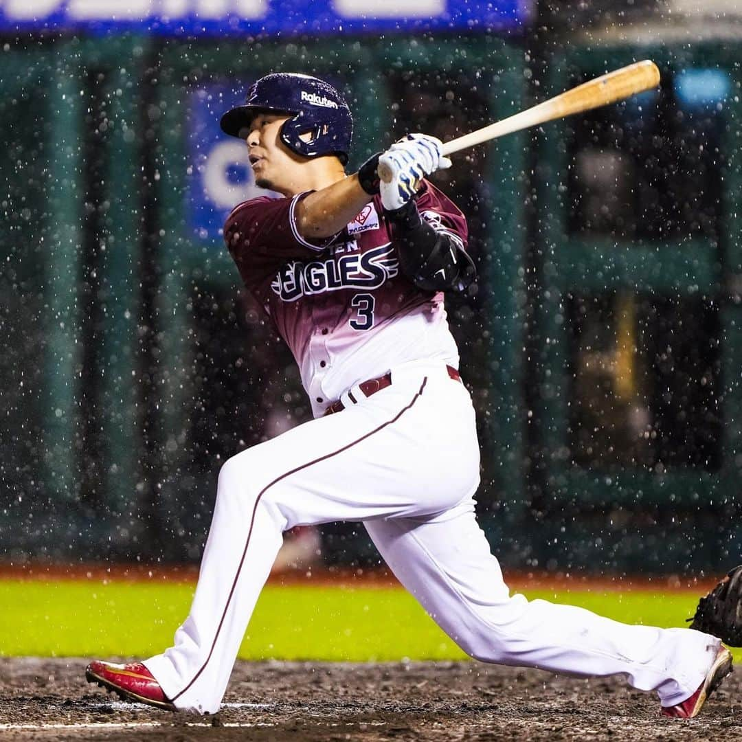 東北楽天ゴールデンイーグルスさんのインスタグラム写真 - (東北楽天ゴールデンイーグルスInstagram)「⚾️  ⚾️E 4-5 L⚾️ 1点を争う雨中の激戦は8回に2点を勝ち越され敗れる。 先発の則本選手は6回4安打2失点8奪三振の力投‼️ 9回を任された4番手の内選手が1回無失点👍🏼 打っては浅村選手が2安打2打点の活躍🔥🔥 岡島選手は犠牲フライとタイムリーで1安打2打点👏🏼👏🏼 辰己選手と小郷選手が揃って2安打⚾️⚾️  #鷲が掴む #rakuteneagles #則本昂大 #浅村栄斗 #岡島豪郎 #辰己涼介  #内星龍 #小郷裕哉」6月23日 22時41分 - rakuten_eagles