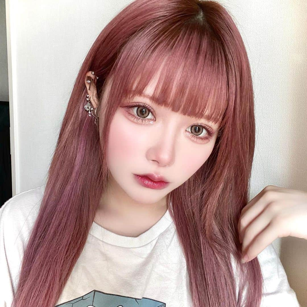 Yuupyonさんのインスタグラム写真 - (YuupyonInstagram)「💎✨🫧👀 ⁡ ⁡ 倖田來未さんプロデュースのloveilさん ⁡ @loveil_official ⁡ から新作が出たよ〜🩷🩷 ⁡ ビー玉のようなツヤ感の女神カラコン2色が発売₍ᐢ.ˬ.ᐡ₎ ⁡ 存在感のある高発色なカラーで ビー玉みたいなツヤデザインに バランスにこだわったくっきりなフチのデザイン🥺 どっちのカラーもよく使う色でもう既に超お気に入り🥺🩷 一枚目がマーメイドアクアで2枚目がアディクトブロンド👍🏻 ⁡ ⁡ 🎀スペック🎀 DIA14.4ｍｍ/着色外径13.5ｍｍ/BC8.5ｍｍ（2色共通） ⁡ 🎀カラー紹介🎀 ♡ Mermaid aqua（マーメイドアクア） 鮮やかなクリアブルーで、艶めいた澄んだ瞳に。 ※倖田來未さんデザインプロデュース ⁡ ♡Addict blonde（アディクトブロンド） 色気漂うブロンドカラーで、強く揺るぎない瞳へ。 ⁡ #loveil#ラヴェール#マーメイドアクア#女神カラコン#カラコンレポ」6月23日 22時42分 - pyon_1211