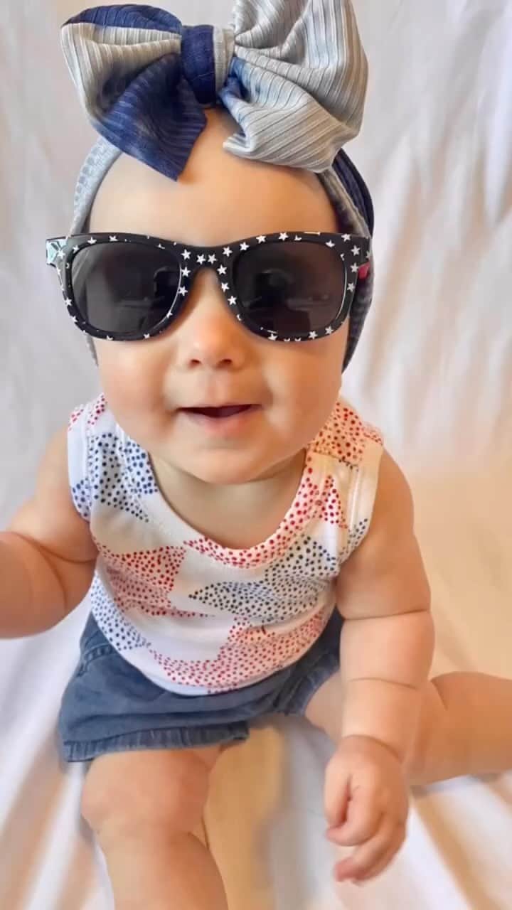 のインスタグラム：「The cutest firecracker is ready for the season 💥 📹 @happyevereverleigh」