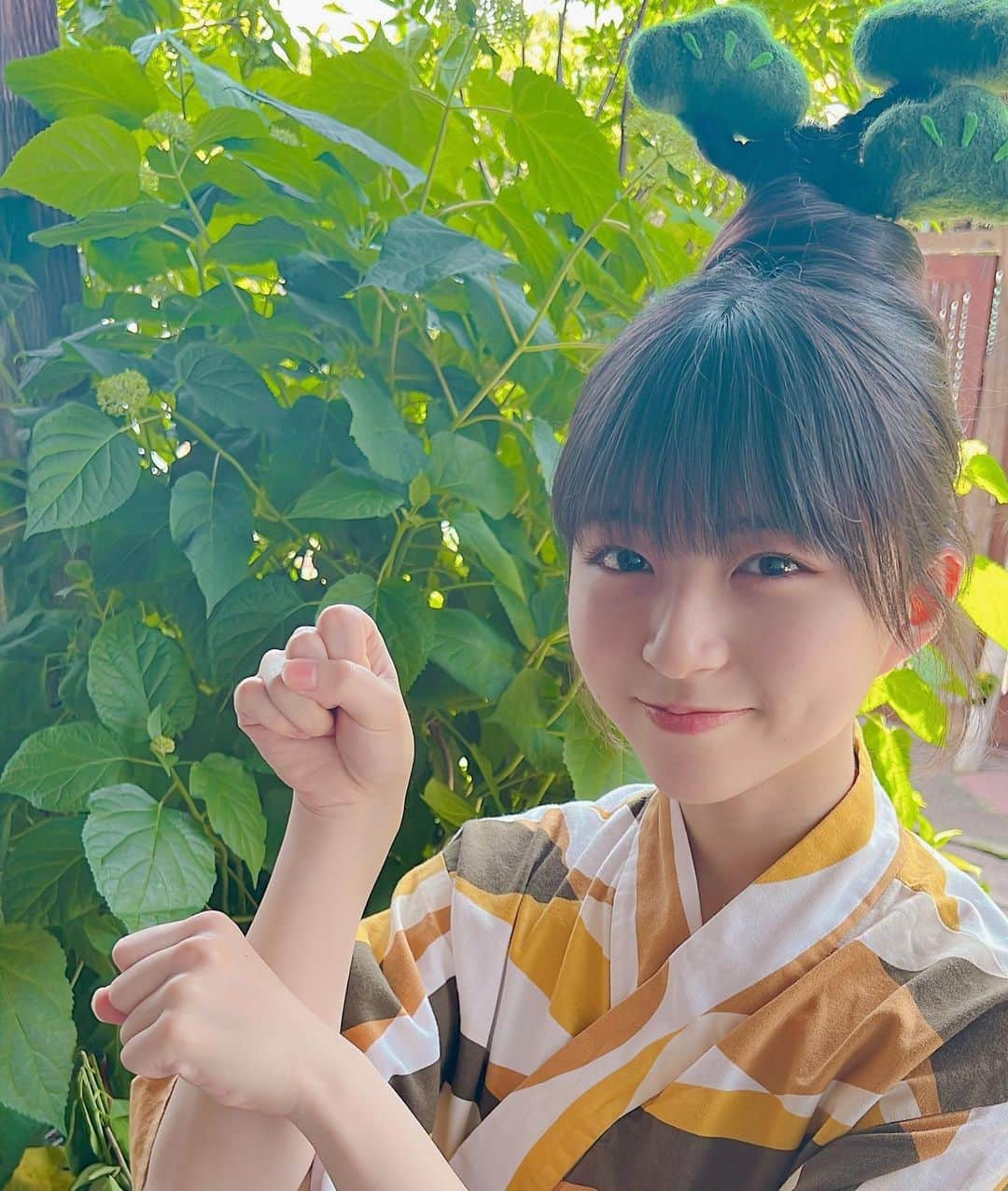 大里菜桜さんのインスタグラム写真 - (大里菜桜Instagram)「私、先日久しぶりに松盆栽の妖精に憑依されました🪴どうしてなのかは秘密のミッションでしたが、久々の環境に身を置いて、可愛い天使たちにも囲まれて楽しく過ごして参りました😍 私はたか松BONSAI大使です。 たまに思い出してください😂  #松盆栽#高松盆栽#盆人プロジェクト#夏祭り行きたい #ボンクラ#たか松BONSAI大使#ボンクラみんなで大集合したい#大里菜桜」6月23日 22時35分 - naooosato