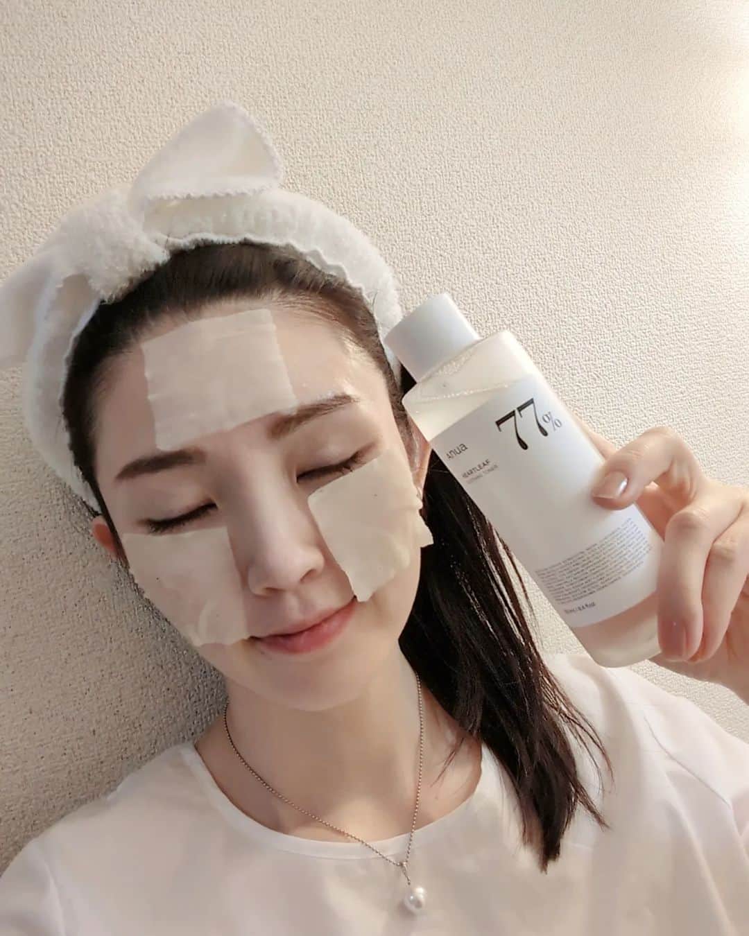 三宅裕子さんのインスタグラム写真 - (三宅裕子Instagram)「🕊 𓂃𓈒 𓂂𓏸  ドクダミ77％ スージングトナー @anua.jp @anua_japan_review  人気のAnuaから出てるトナー🌱⋆｡ Q10 BOXでも前にお試しサイズで 入っていたことがあって とても良かったんだよね。 Anuaの中でもベストセラー商品で 累計販売個数が200万本突破してるよ😳  👑 ✔WWD化粧⽔部⾨1位  ✔Qoo10化粧⽔部⾨1位 ✔オリーブヤング化粧⽔部⾨1位を獲得  ドクダミから抽出した ドクダミエキス*²を77%配合。 テクスチャーもさっぱりしてて ベタつきが気になる今の時期にぴったり👌🏻´- お肌がゆらぐ時期にも安心して使えるなぁって 思ったよ🐰  是非チェックしてみてね✨  @anua_japan_bestreview  PR #アヌア #anua #スキンケア #韓国スキンケア #ドクダミ77％スージングトナー #ドクダミ化粧⽔ #ベスコス #メガ割おすすめ ⁡ ⁡#Qoo10メガ割 #韓国コスメ #韓国スキンケア」6月23日 22時49分 - yuko_miyake