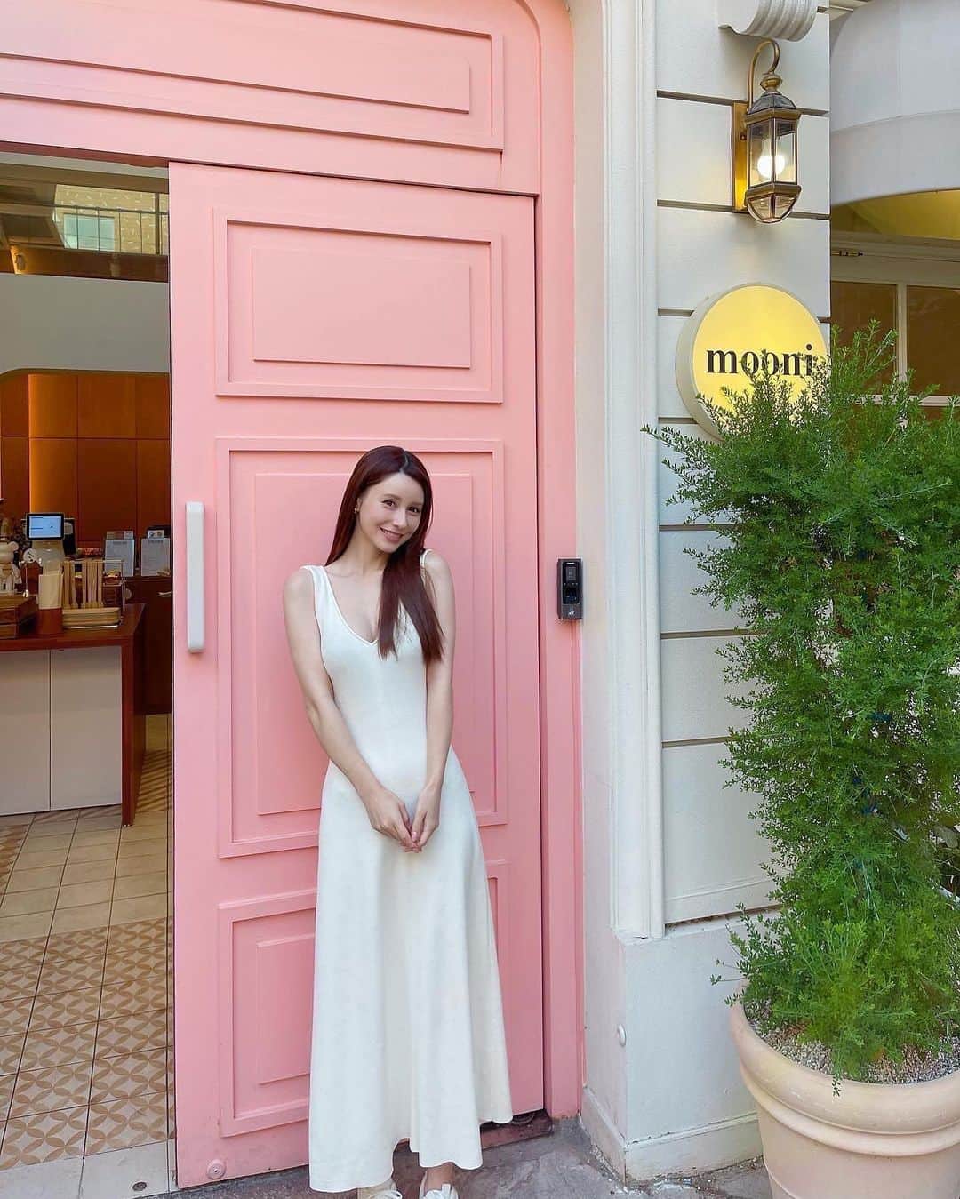 ダレノガレ明美さんのインスタグラム写真 - (ダレノガレ明美Instagram)「韓国の可愛いカフェ🌼 パンもドリンクもケーキも どれも美味しくてお店中が可愛かったです☺️ わくわくして少女の気持ちになれる空間になっています🌼 オススメ☕️」6月23日 22時53分 - darenogare.akemi