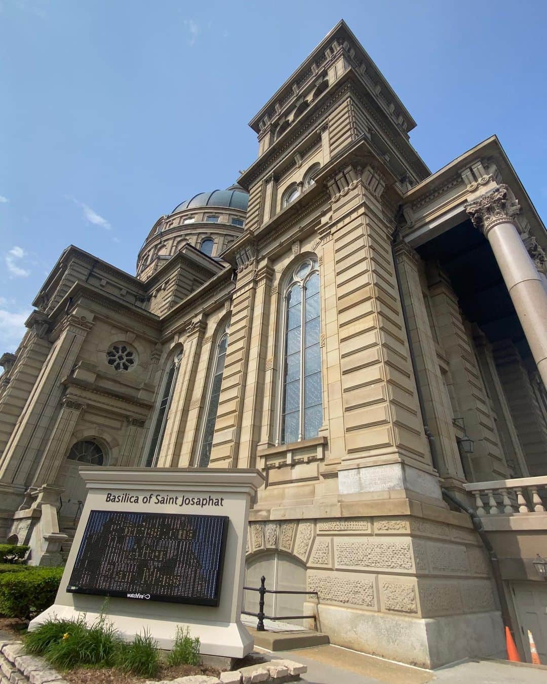 渋佐和佳奈さんのインスタグラム写真 - (渋佐和佳奈Instagram)「【Milwaukee旅②】  📍 Basilica of Saint Josaphat  素晴らしいドーム、ステンドグラス、彫刻、細かな装飾があり、美しい大聖堂でした🏵 建材は、解体されたシカゴの郵便局の資材を使ったものだもそうです。  #アメリカ #アメリカ在住 #アメリカ暮らし #シカゴ在住 #シカゴ #シカゴ生活 #シカゴ暮らし  #ミルウォーキー #ミルウォーキー旅行 #Milwaukee #聖ヨサパット大聖堂 #basilicaofstjosaphat  #usa🇺🇸 #Chicago #chicagogram  #アナウンサー  #リポーター #シカゴ在住アナウンサー #渋佐和佳奈 #announcer #reporter #wakanashibusa」6月23日 22時56分 - shibusa_wakana
