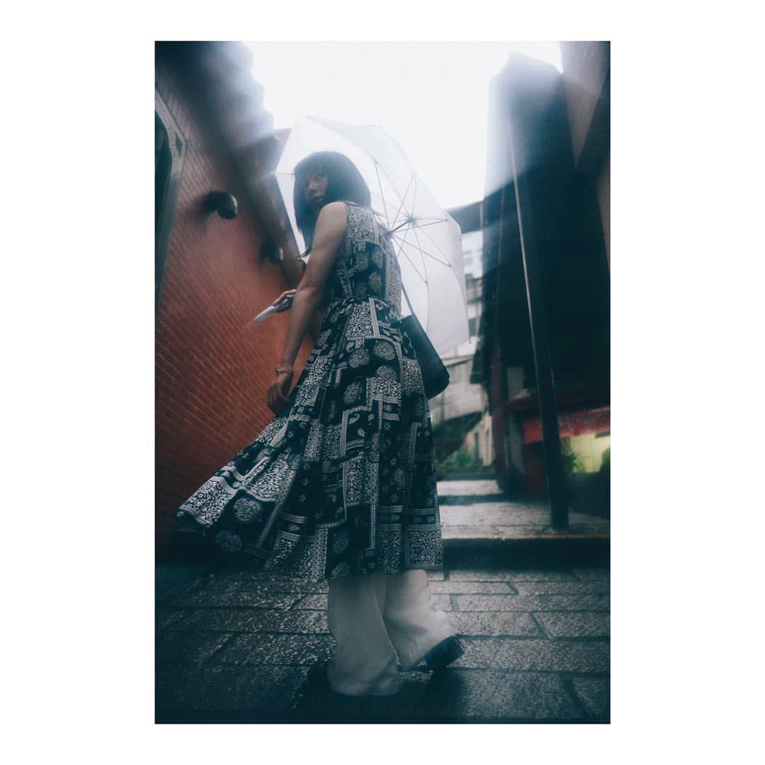 田中美晴のインスタグラム：「☔️            . #taiwan #tamsui  #portraitphotography  #淡水 #人像摄影 #拍照  #台湾生活 #美晴天天」