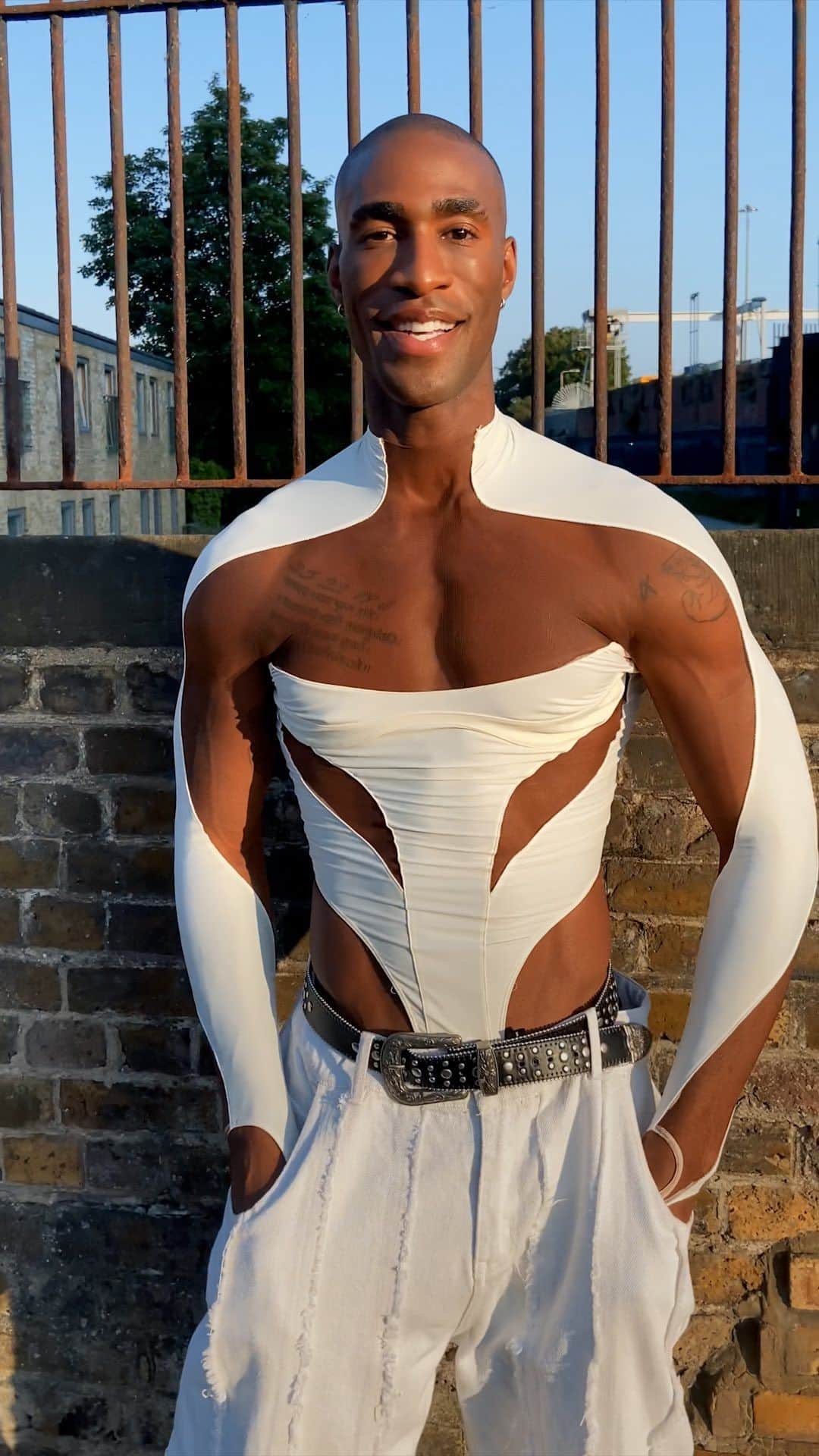 ミュグレーのインスタグラム：「“We should give ourselves a lot more credit. When I came out, I felt absolutely amazing, so fully realized as a queer man” @lexii.london」